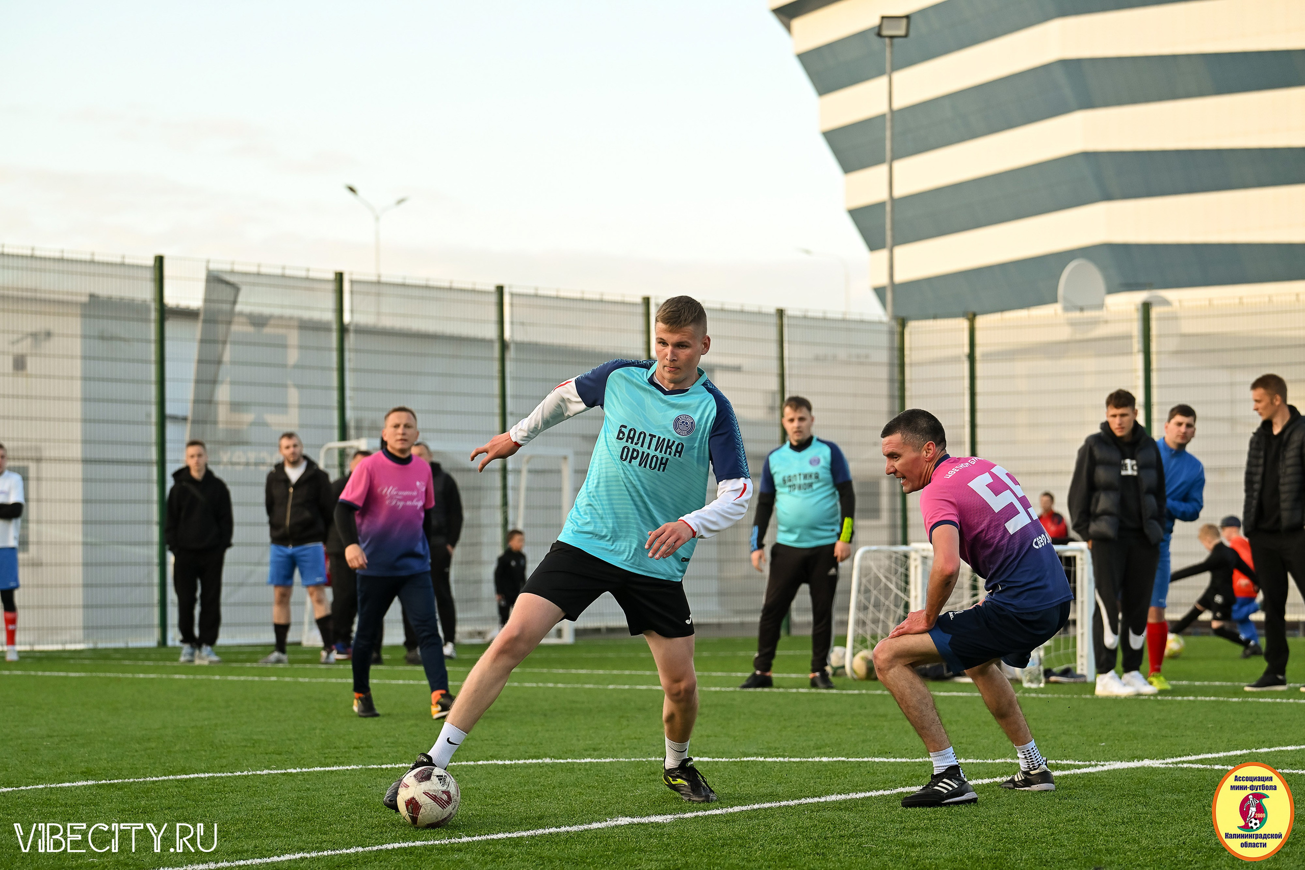 ИГРЫ МИНИ-ФУТБОЛЬНОЙ И КОРПОРАТИВНОЙ ЛИГИ. VIBECITY.RU Вайб Сити Ру Фоторепортажи Фотоотчеты Калининград