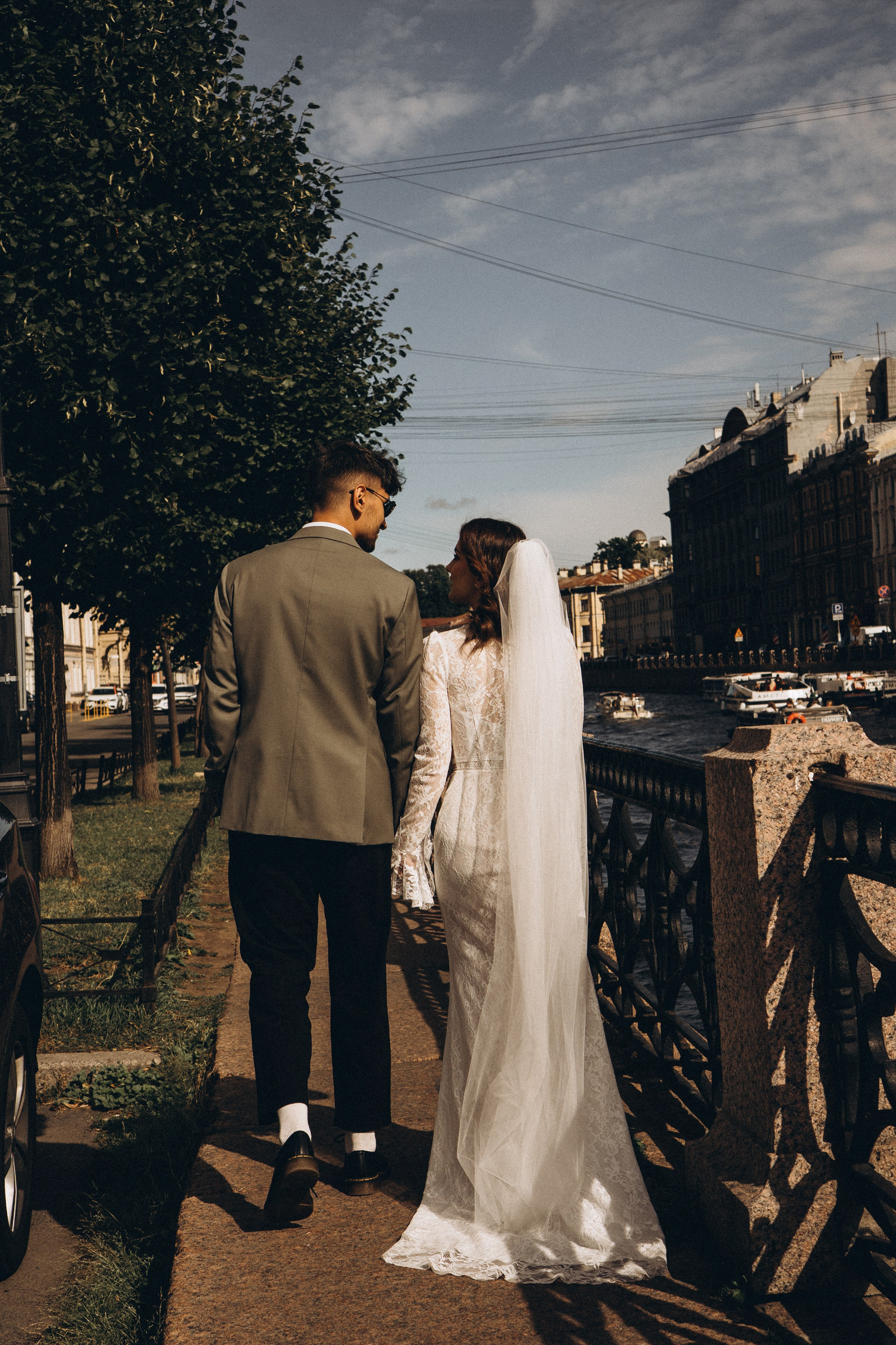 СВАДЕБНАЯ ПРОГУЛКА ВОЗЕ ИСАИКЕВСКОГО СОБОРА АСТОРИИ И ЗАКОНОДАЛЕТНОГО СОБРАНИЯ. Профессиональный фотограф, Санкт-Петербург — Виктория Богомолова