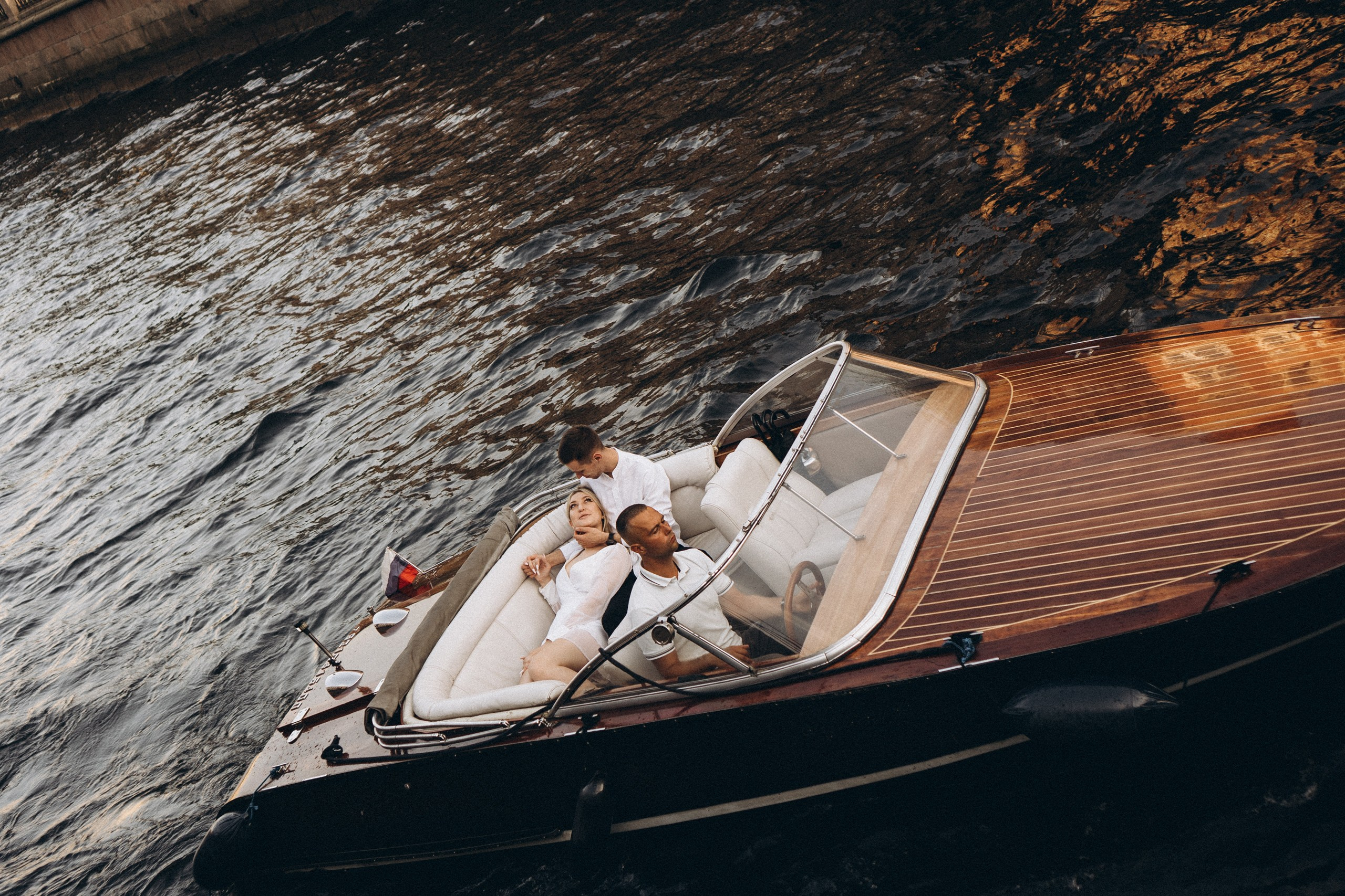 СВАДЕНБНАЯ СЬЕМКА НА КАТЕРЕ ПО КАНАЛАМ САНКТ-ПЕТЕРБУРГА И В АКВАТОРИИ НЕВЫ. Профессиональный фотограф, Санкт-Петербург — Виктория Богомолова