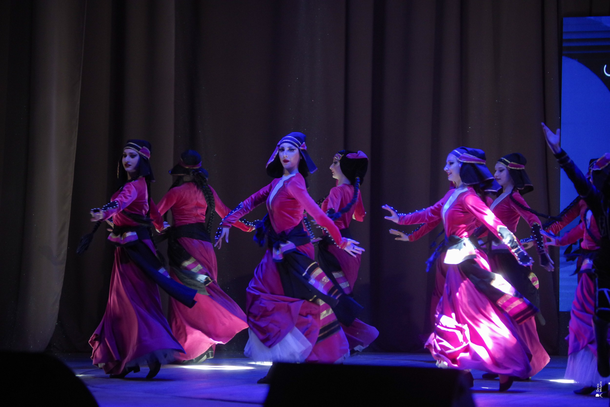 Танцы в Хоби. Портретный фотограф Денис Милютин