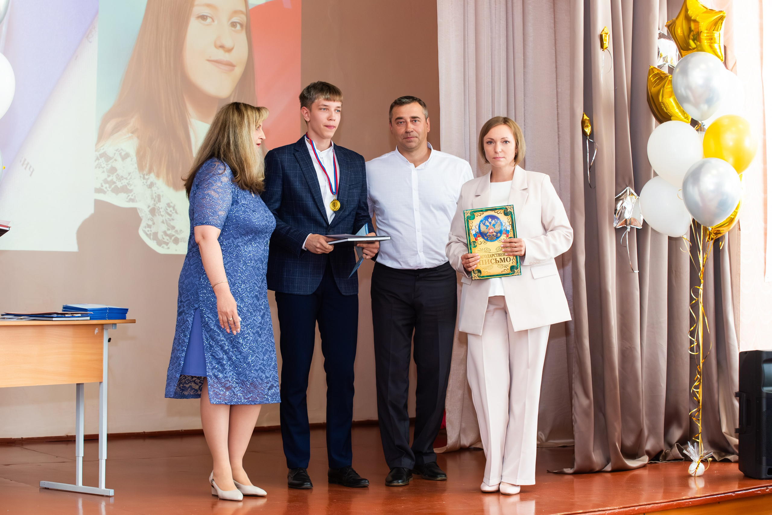 ВРУЧЕНИЕ ДИПЛОМОВ 2025 4 ШКОЛА Г.МЦЕНСК. Профессиональный фотограф в Мценске и Орловской области
