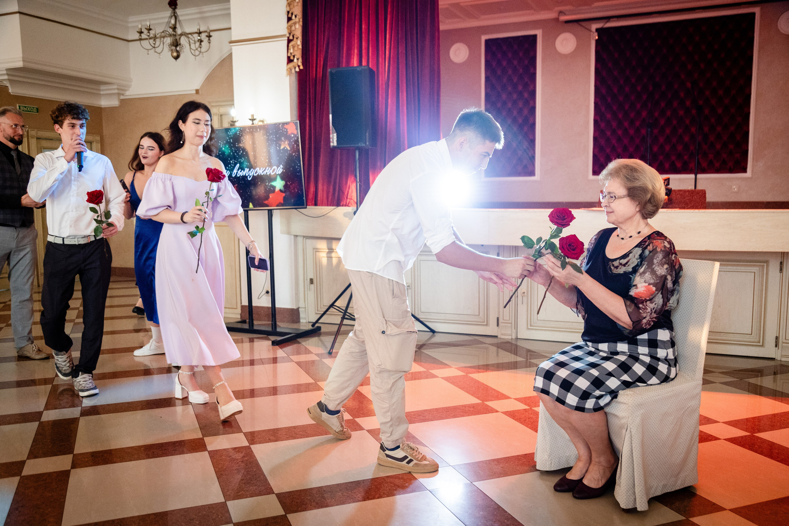 Школьный выпускной. Детский фотограф видеограф в Хабаровске Михаил Орлов