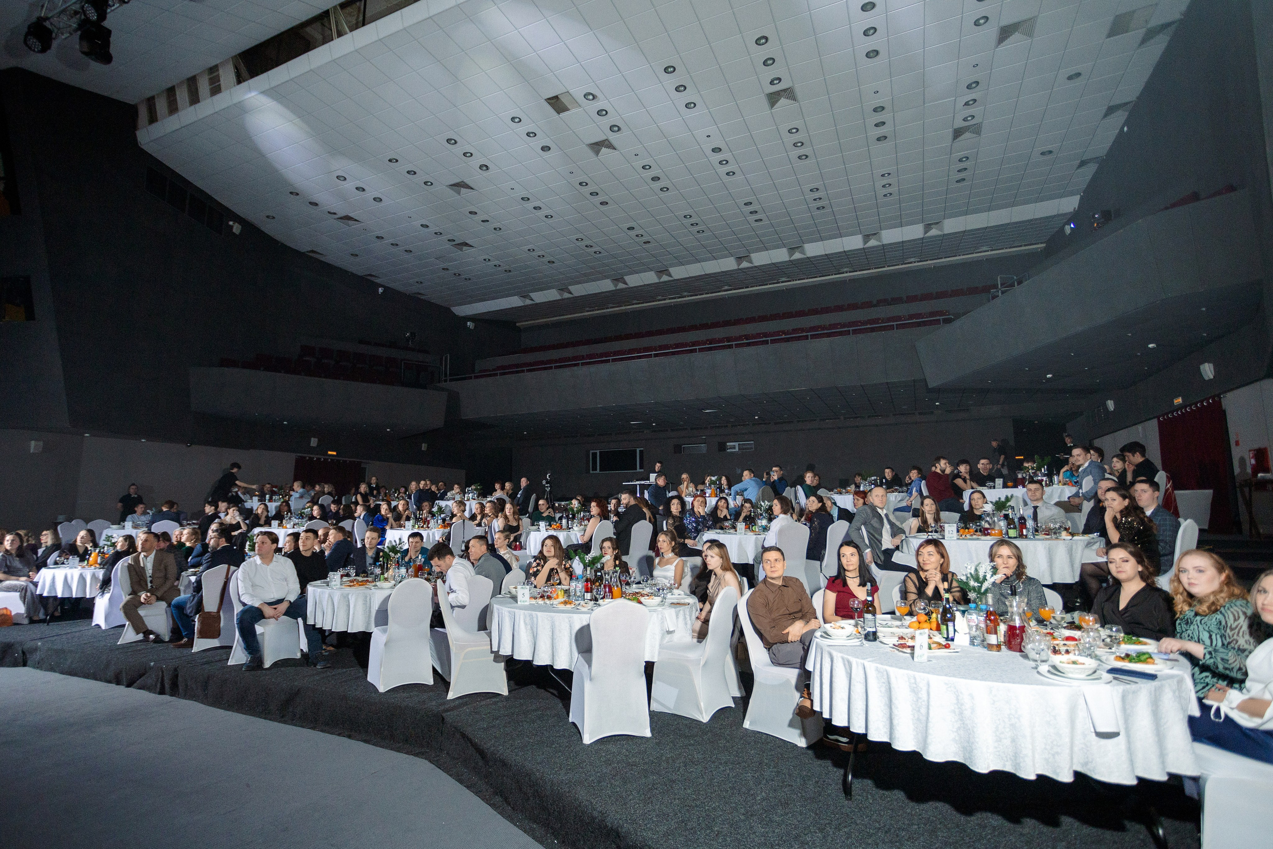 РЕПОРТАЖ: НОВЫЙ ГОД В ДК МЕТАЛЛУРГ. Профессиональный фотограф в Ижевске Леша Петров