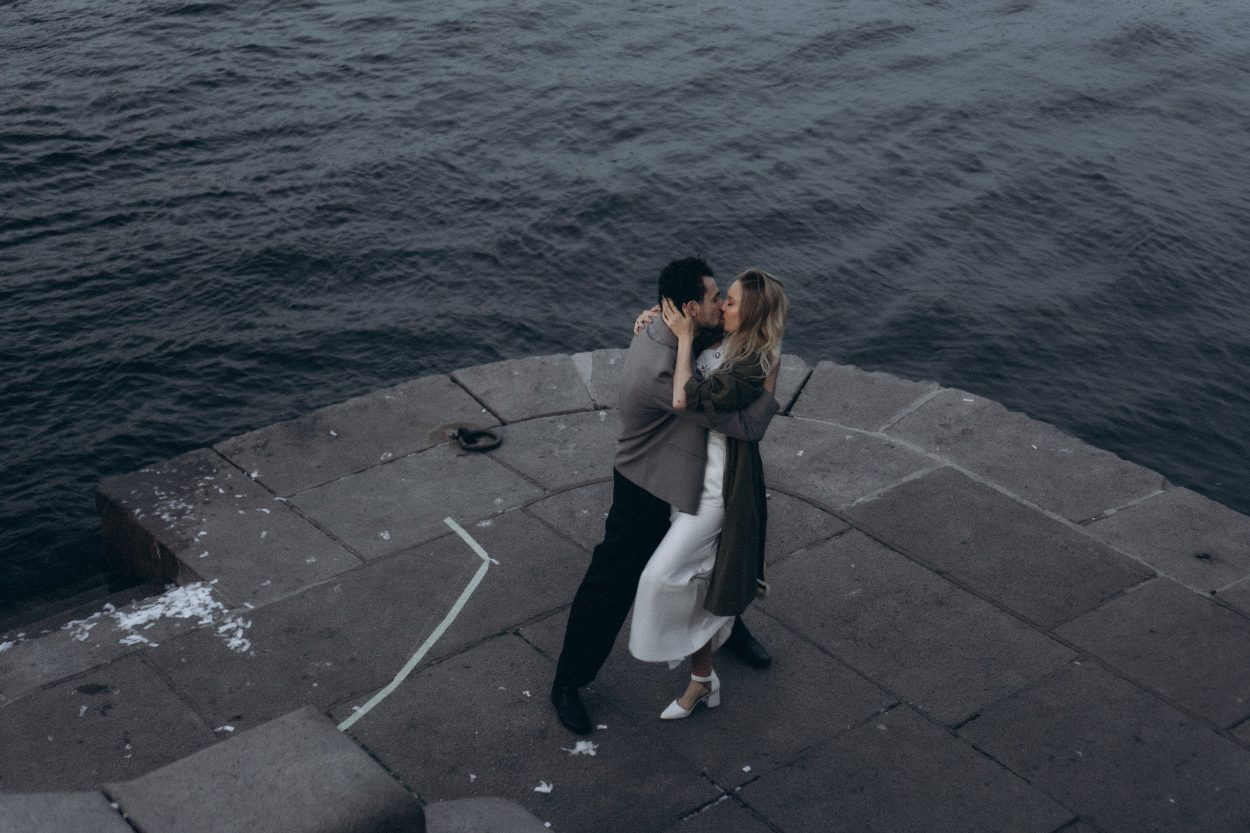 СВАДЕБНАЯ СЬЕМКА ПАРЫ НА РАССВЕТЕ В БЕЛЫЕ НОЧИ И ПРОГУЛКА С РАЗВОДНЫМИ МОСТАМИ И ПИКНИК ВОЗЛЕ ИСАКИЕВСКОГО СОБОРА. Профессиональный фотограф, Санкт-Петербург — Виктория Богомолова