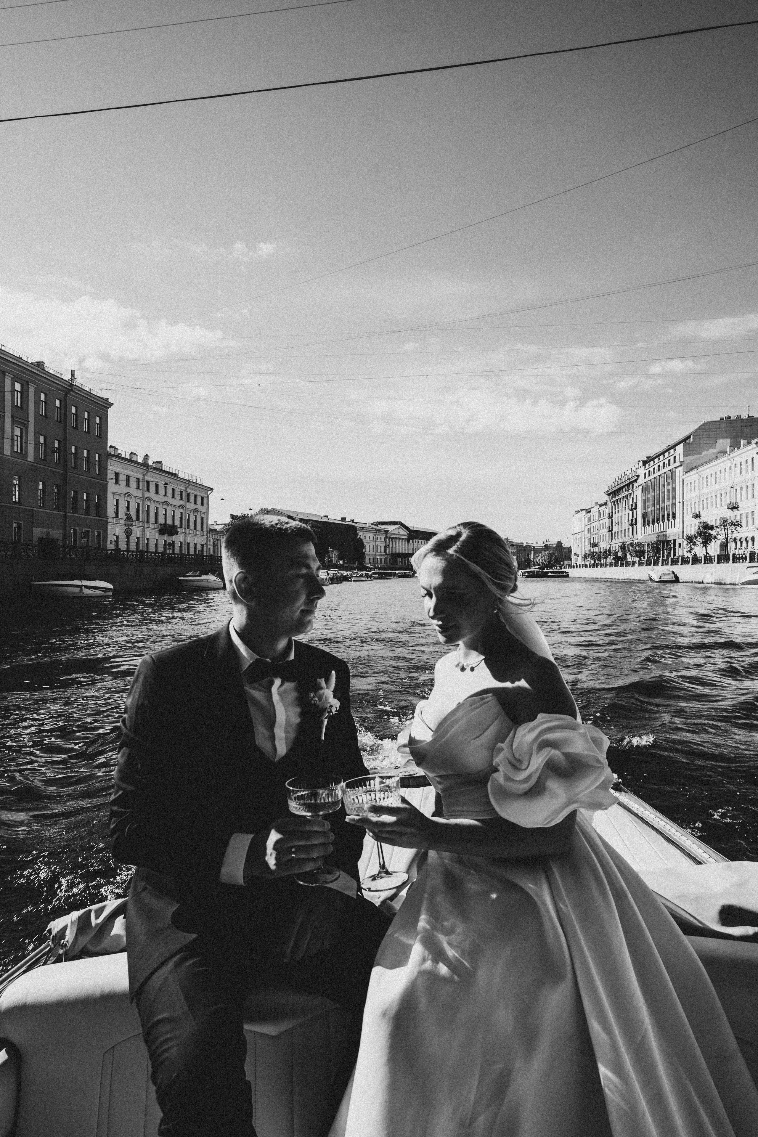 СВАДЕНБНАЯ СЬЕМКА НА КАТЕРЕ ПО КАНАЛАМ САНКТ-ПЕТЕРБУРГА И В АКВАТОРИИ НЕВЫ. Профессиональный фотограф, Санкт-Петербург — Виктория Богомолова