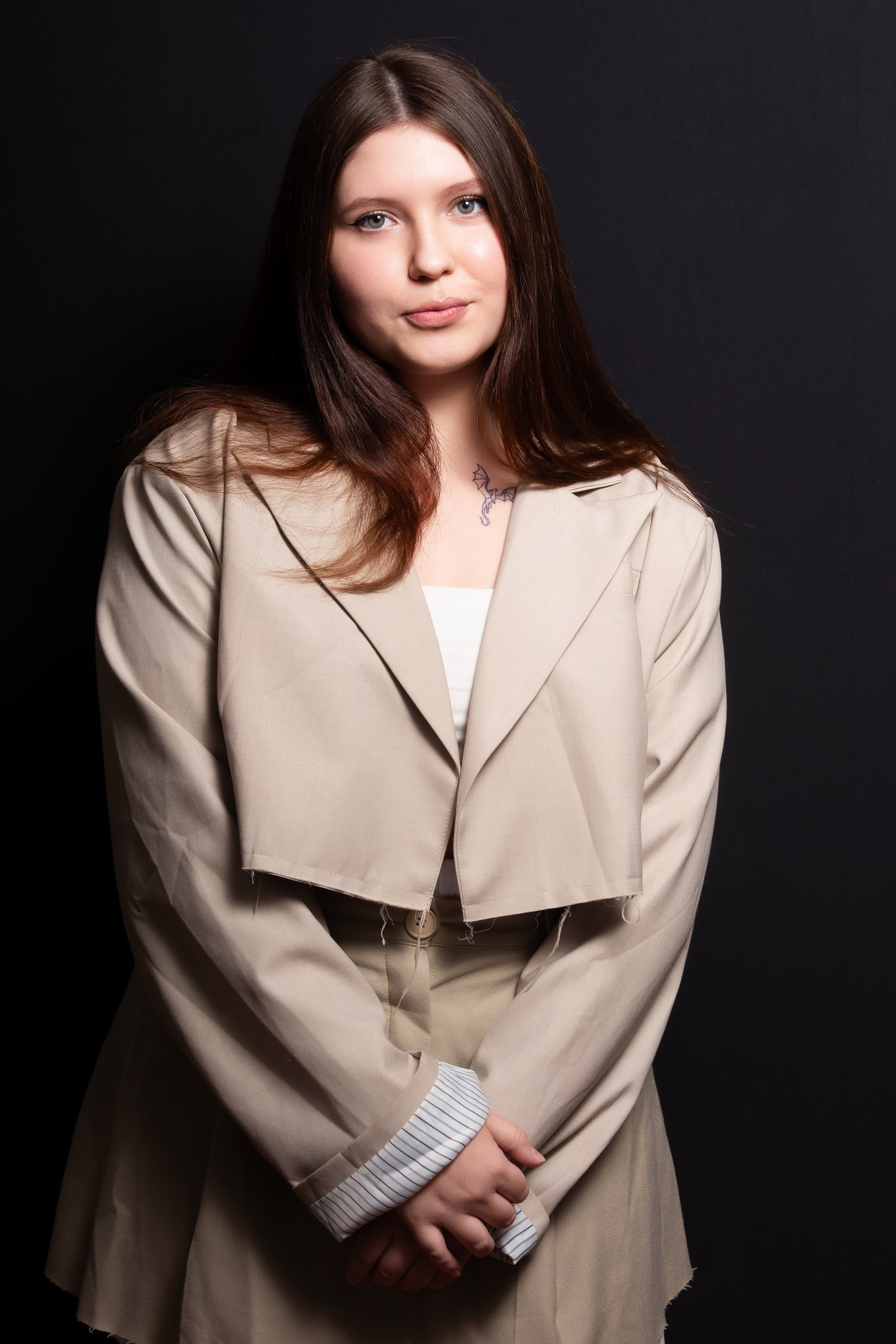 Портретная фотосессия для учеников 9 класса на чёрном фоне | Школьный фотограф Николай Богатырёв | Твой альбом / Твои правила. ТВОЙ АЛЬБОМ / ТВОИ ПРАВИЛА