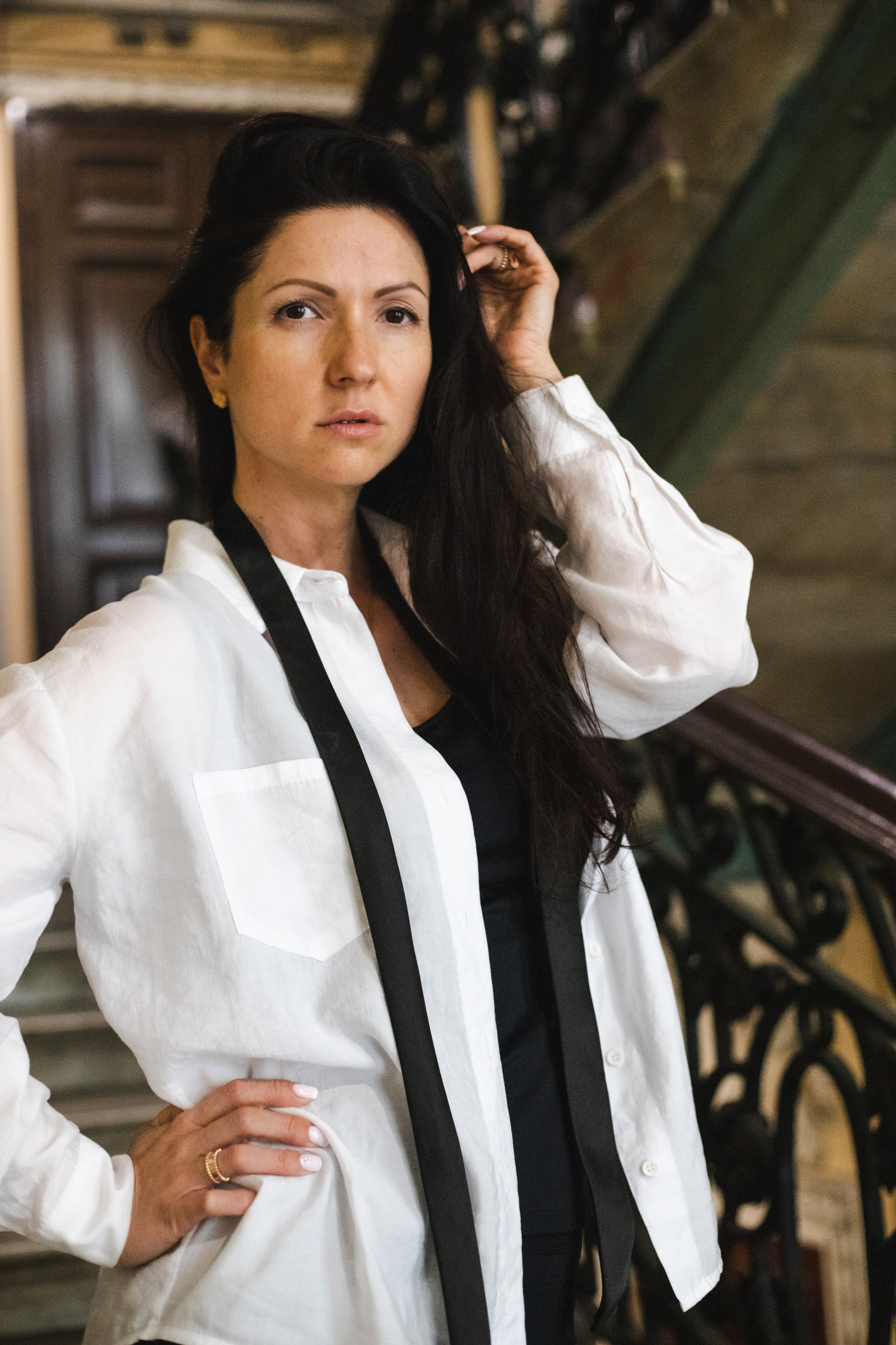 Съемка Александры в Питерской парадной. Портретный Фотограф в Санкт-Петербурге Кира Орехова