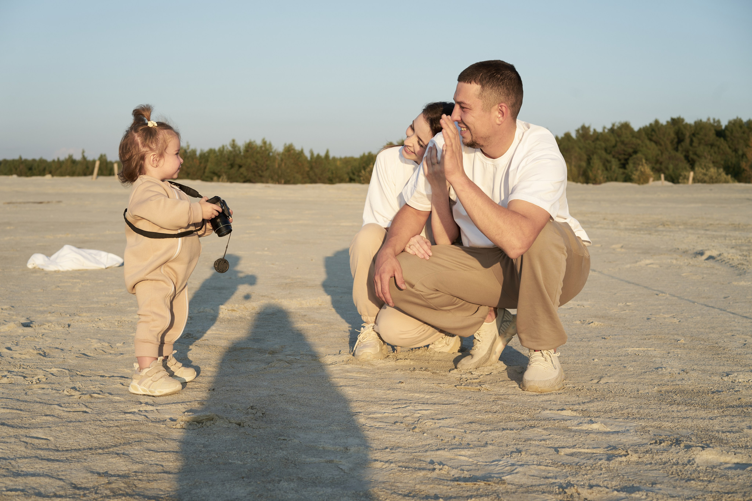 Семейная фотосессия на закате в песках. Фотограф Екатеринбург Кокшарова Александра