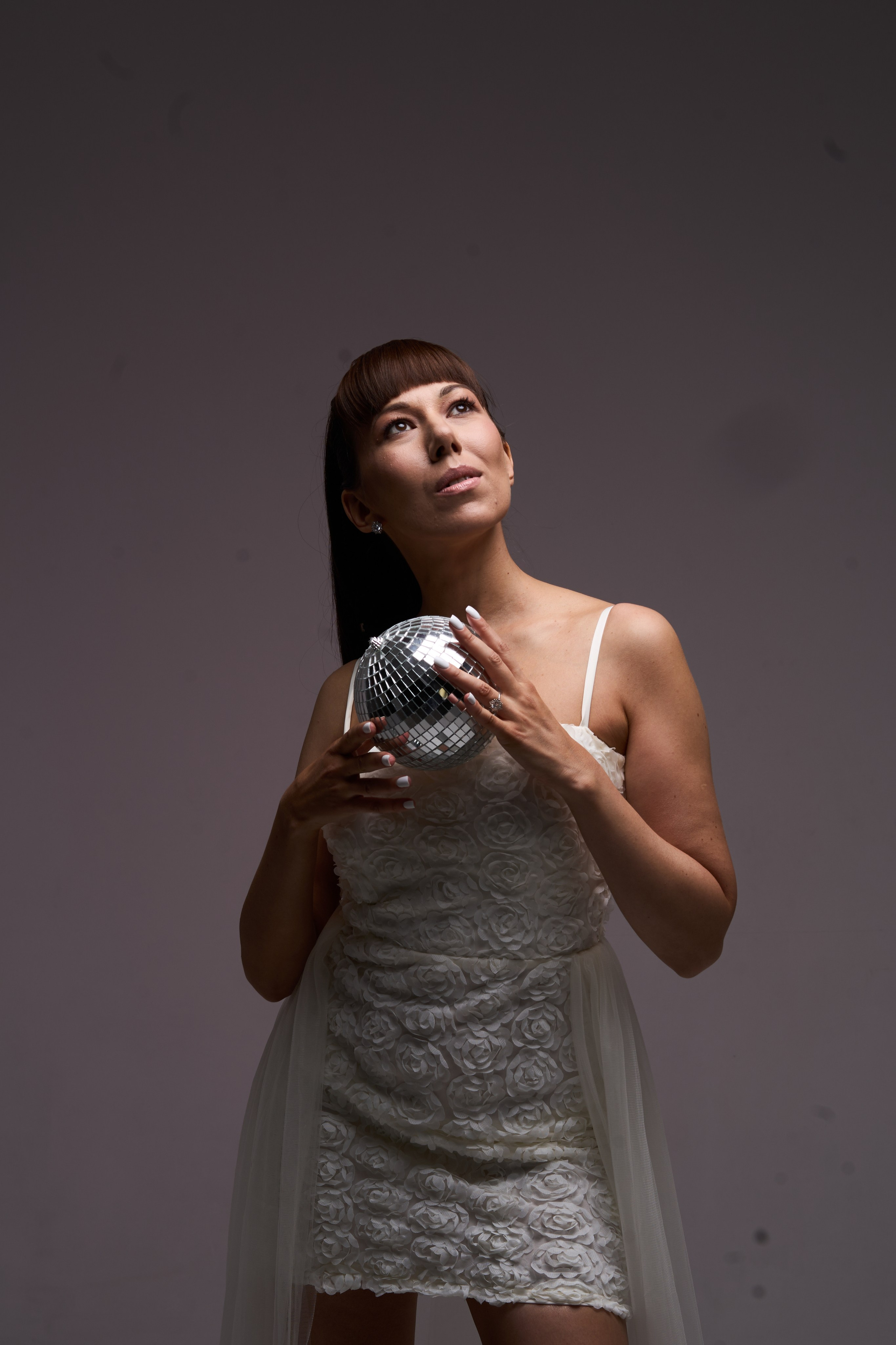 Фотосессия на циклораме с цветным светом. Фотограф Екатеринбург Кокшарова Александра