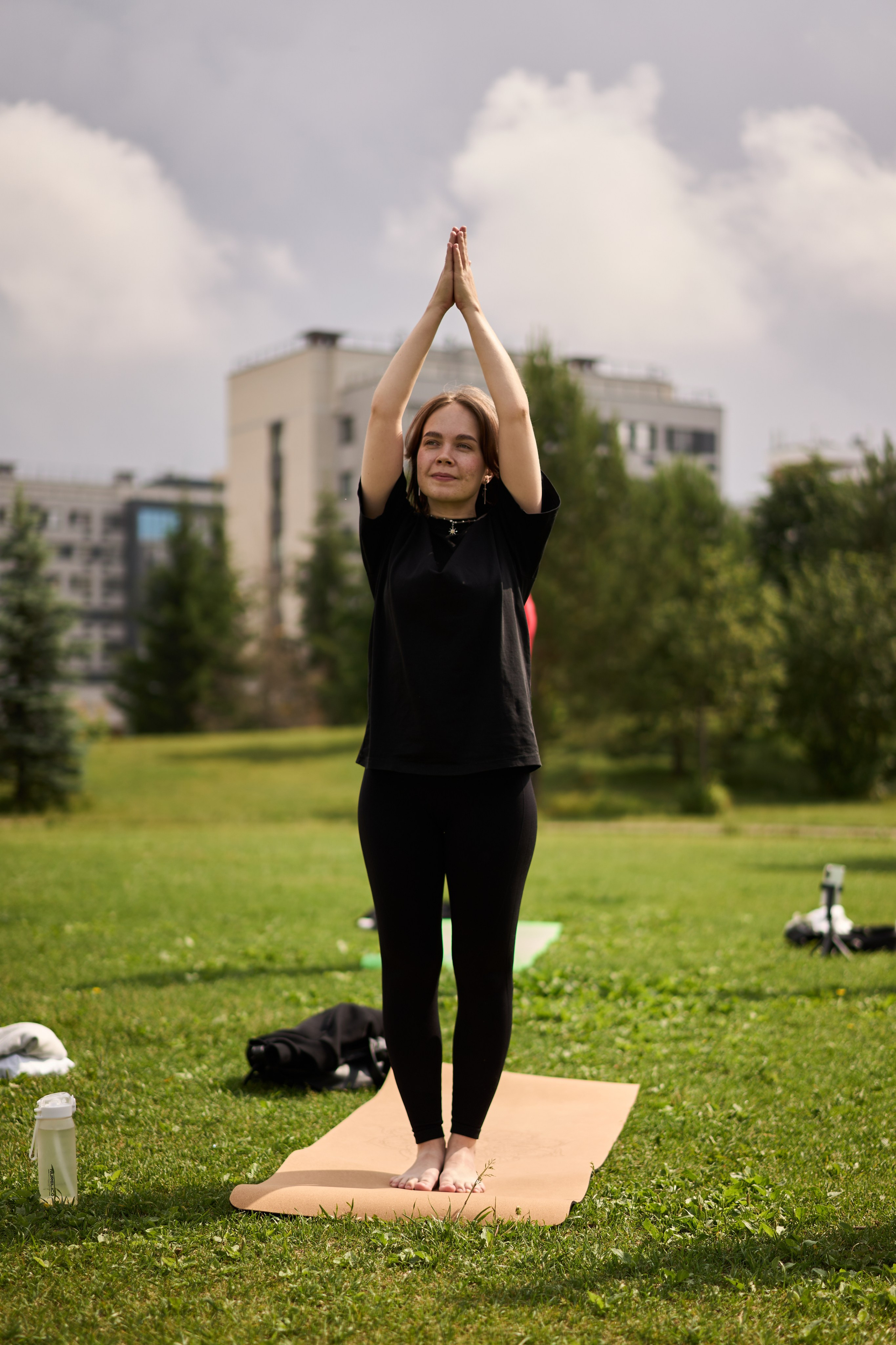 Репортажная съемка занятия йоги в парке. Фотограф Екатеринбург Кокшарова Александра