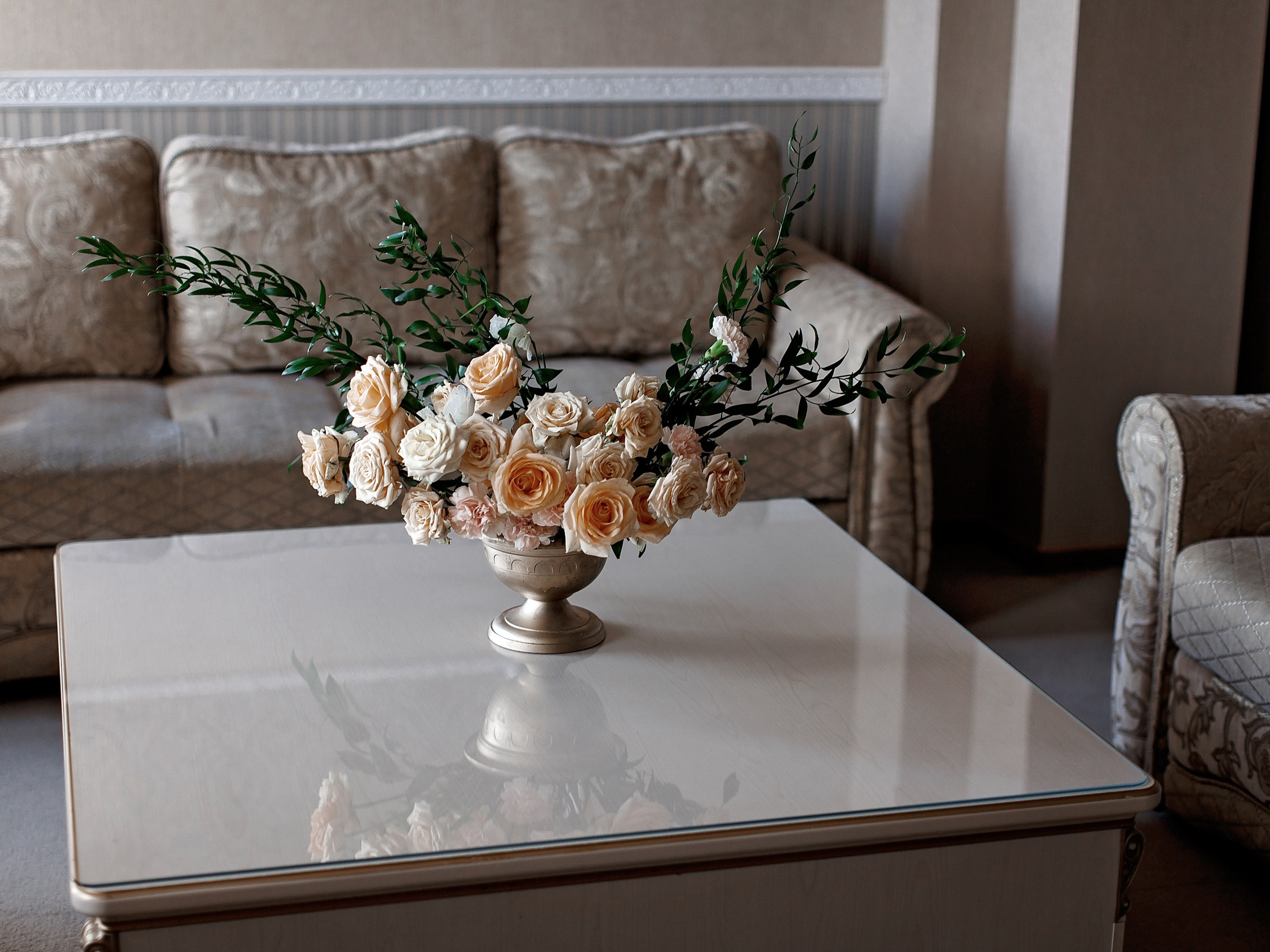 цветы на столе