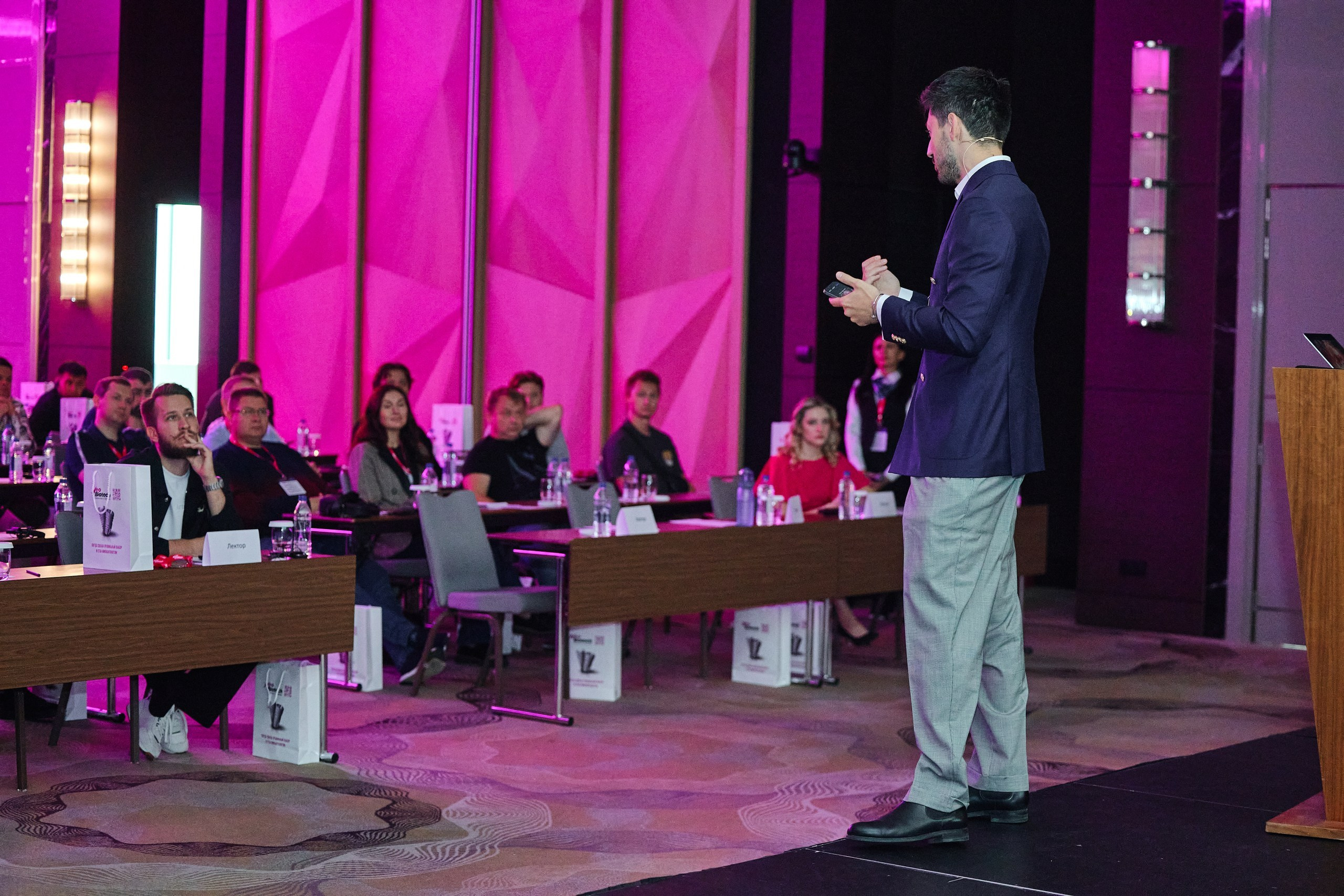 Конгресс имплантологов Neo Biotech 2025. Антон Артюшин, портретный фотограф. Москва