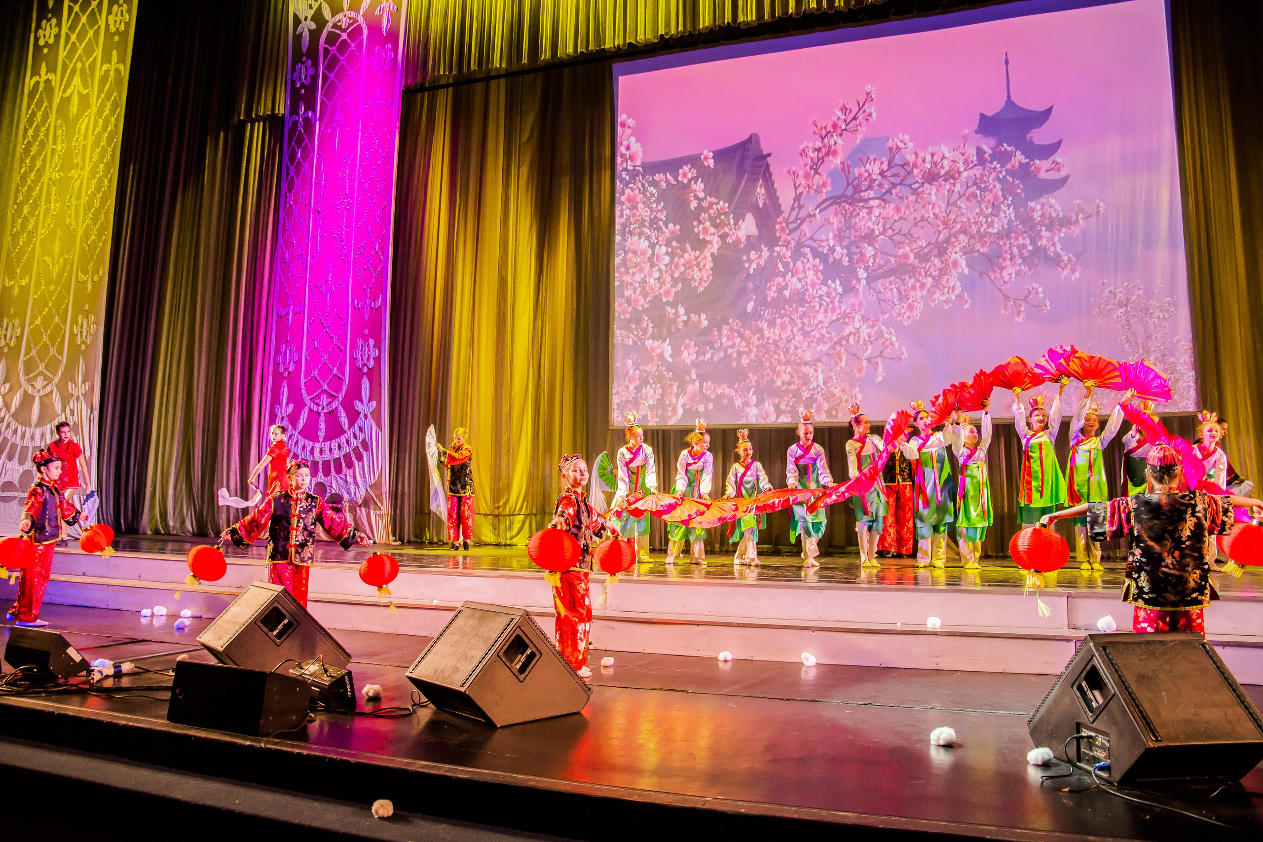 Репортаж — детская елка в БКЗ. Свадебный и семейный фотограф в Санкт-Петербурге Макеева Наталья