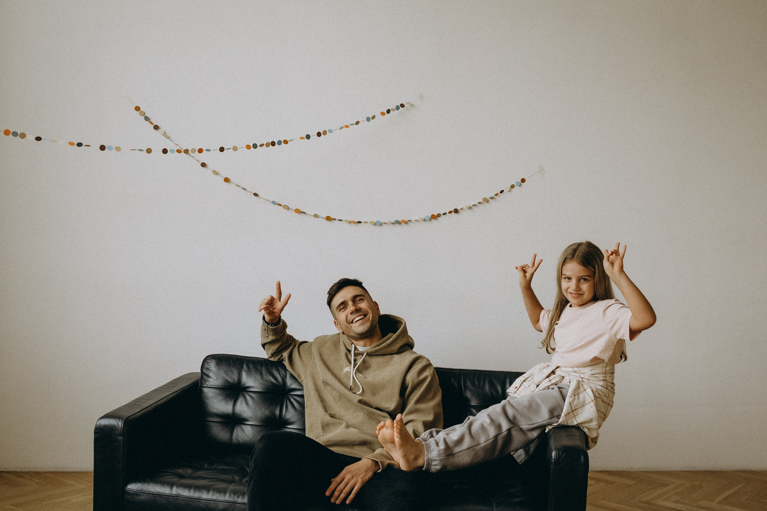 Антон, Алиса, Аня. Главная