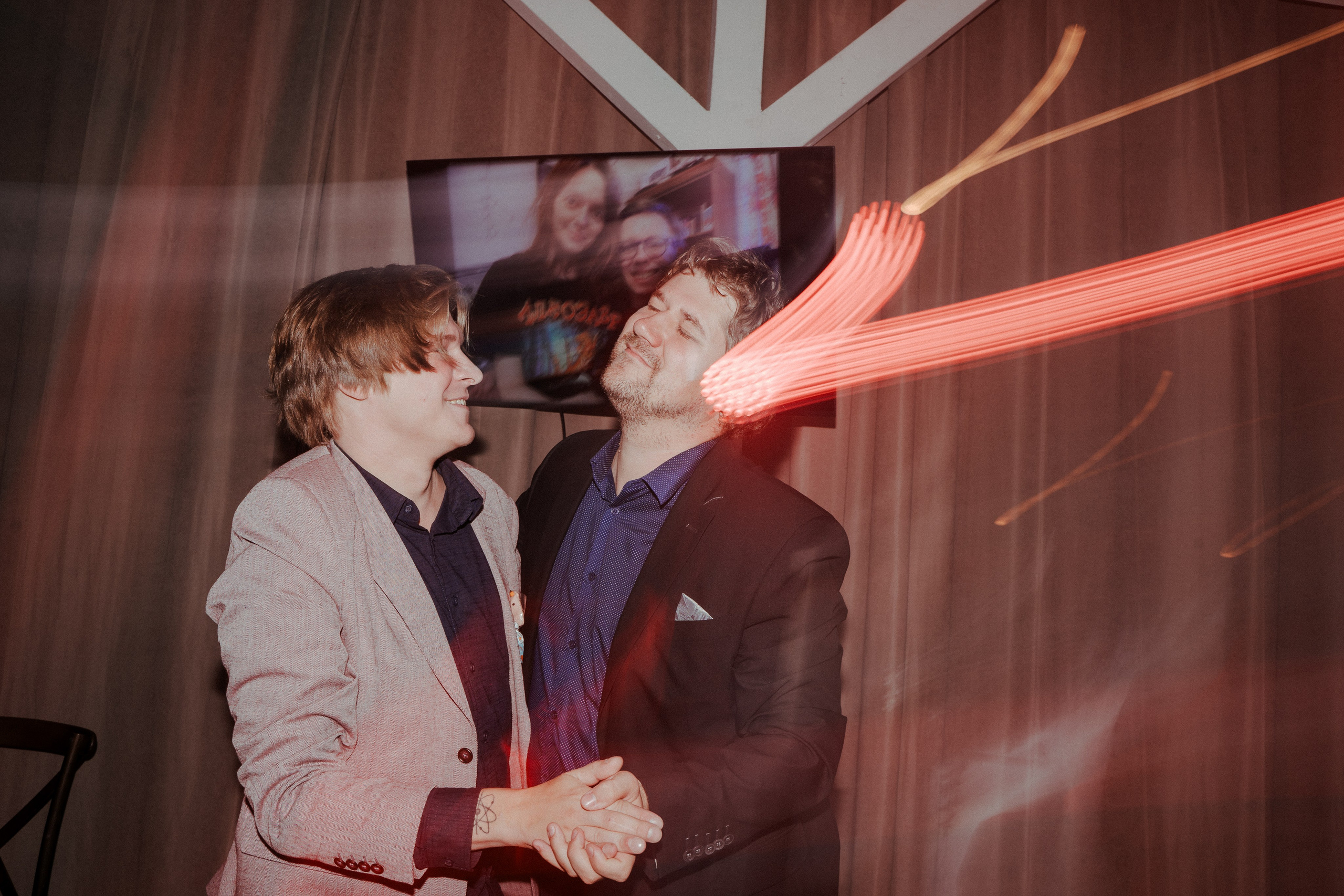 Июльский шторм с горячими сердцами. Свадебный фотограф в Санкт — Петербурге