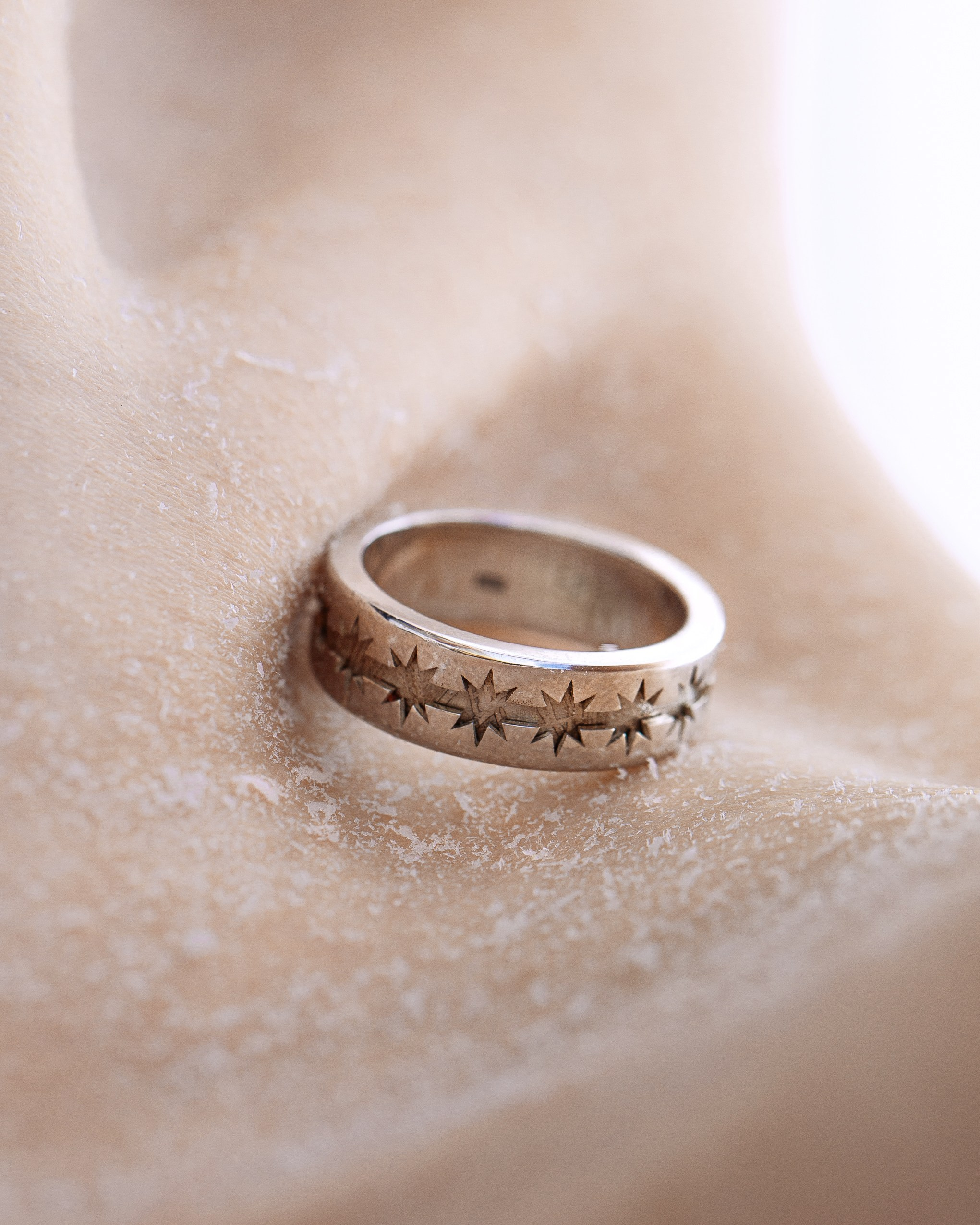 Campaign for MADE IN COSMOS. Photographer Anna Arzamastseva