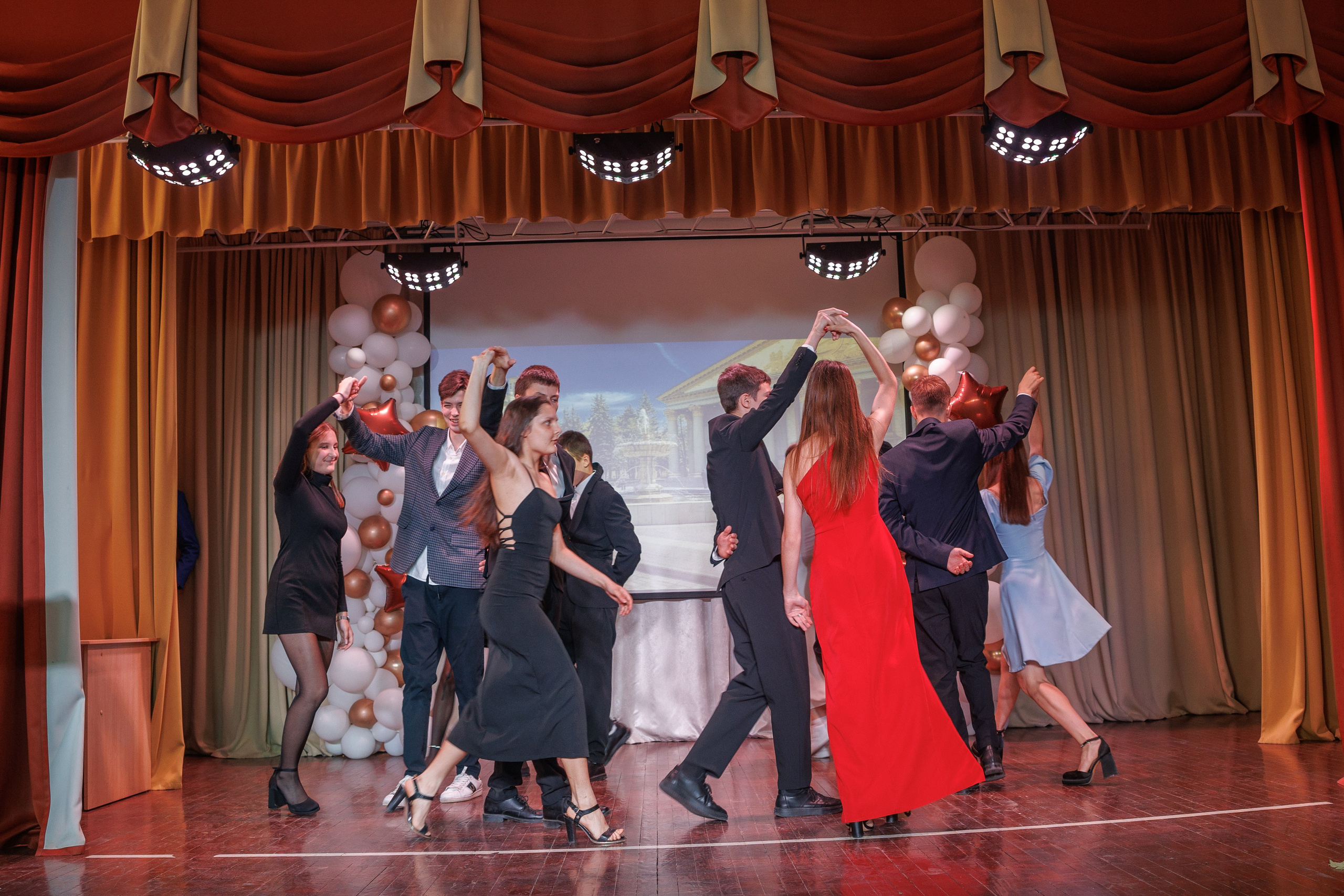 Вручение аттестатов. Свадебный и семейный фотограф в Новосибирске Ирина Дорошкова