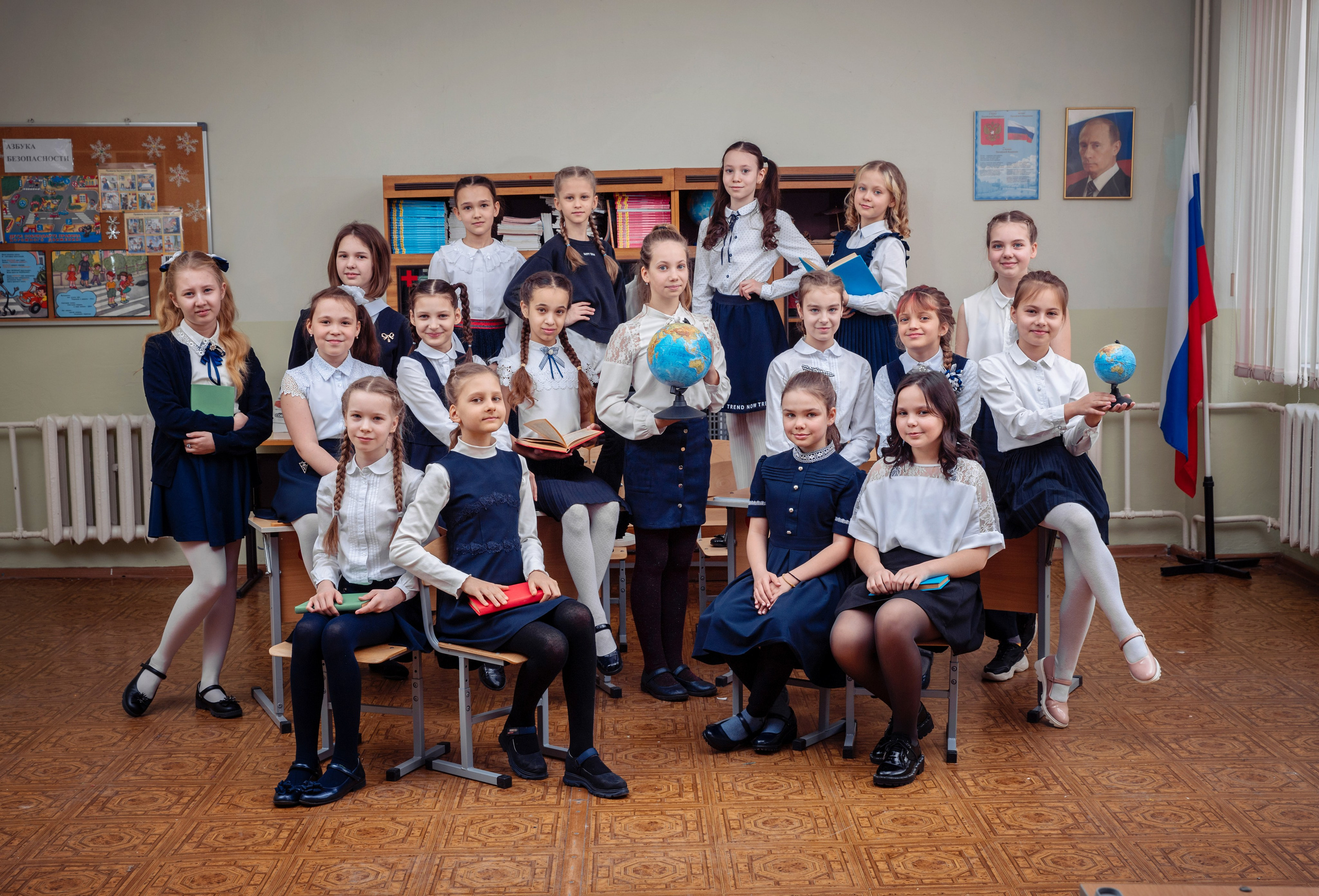 Начальные классы. Выпускные школьные фото­альбомы для школ и детских садов в Волгограде и Волжском