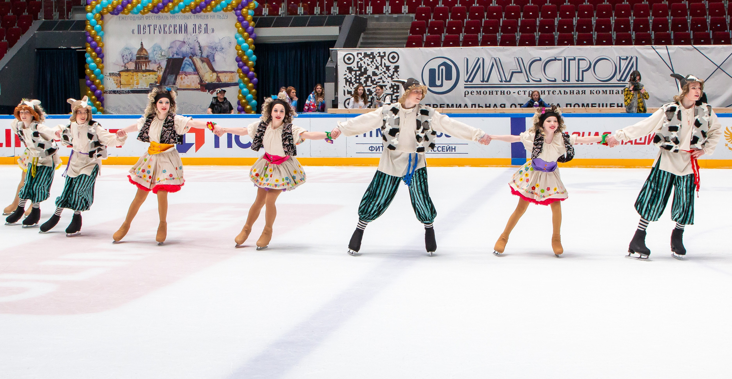 VII Ежегодный фестиваль массовых танцев на льду и фигурного катания «Петровский лёд» Санкт-Петербург 2024. Репортажный фотограф в Москве