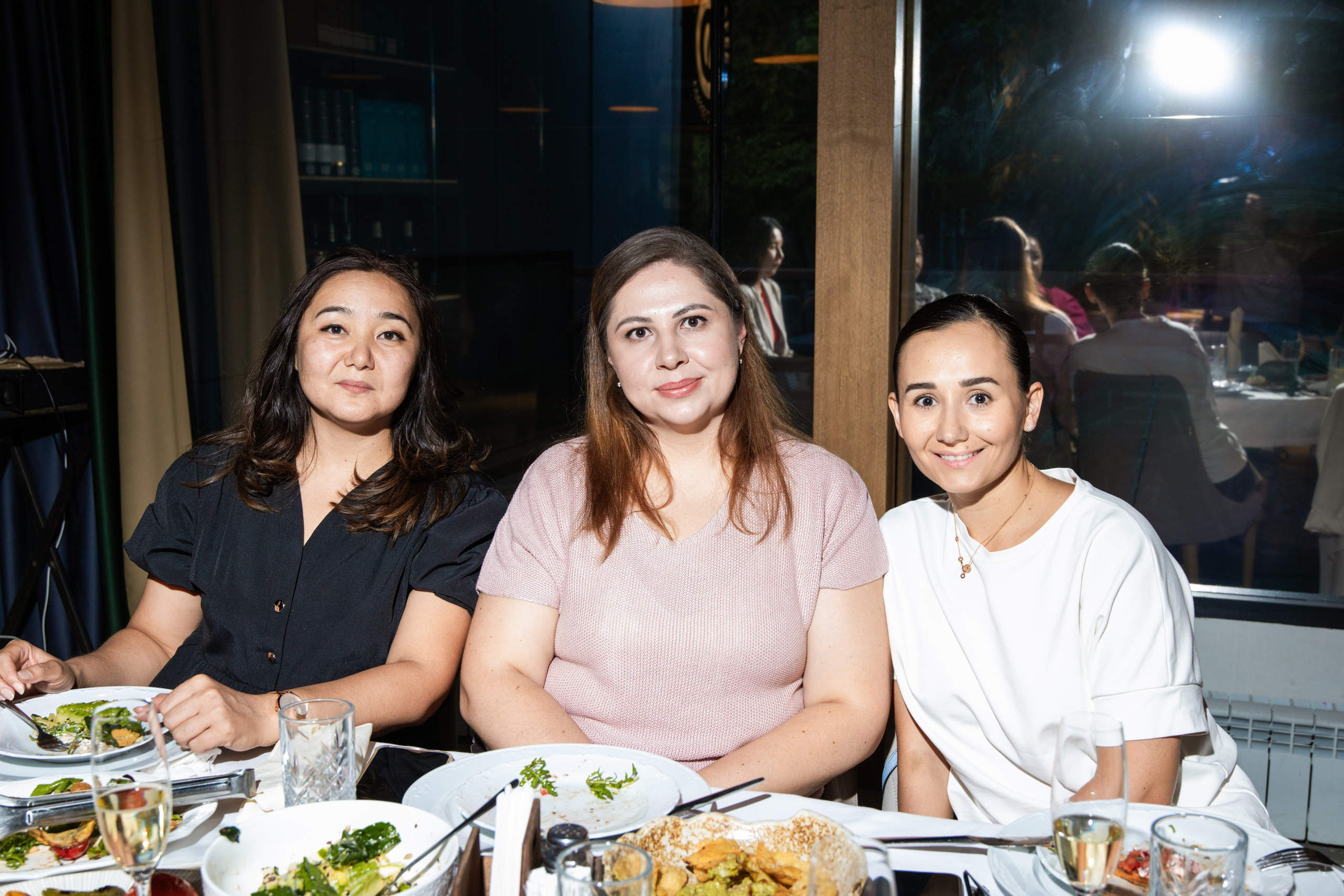 Couch. Свадебный и студийный фотограф в Алматы Ильяс Кырбаев