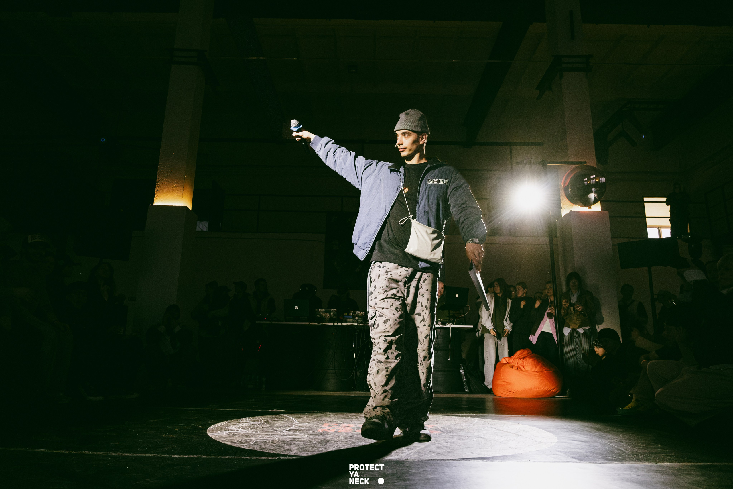 PROTECT YA NECK 22/03 (@youlovebu). Соня бу тебя сфоткала