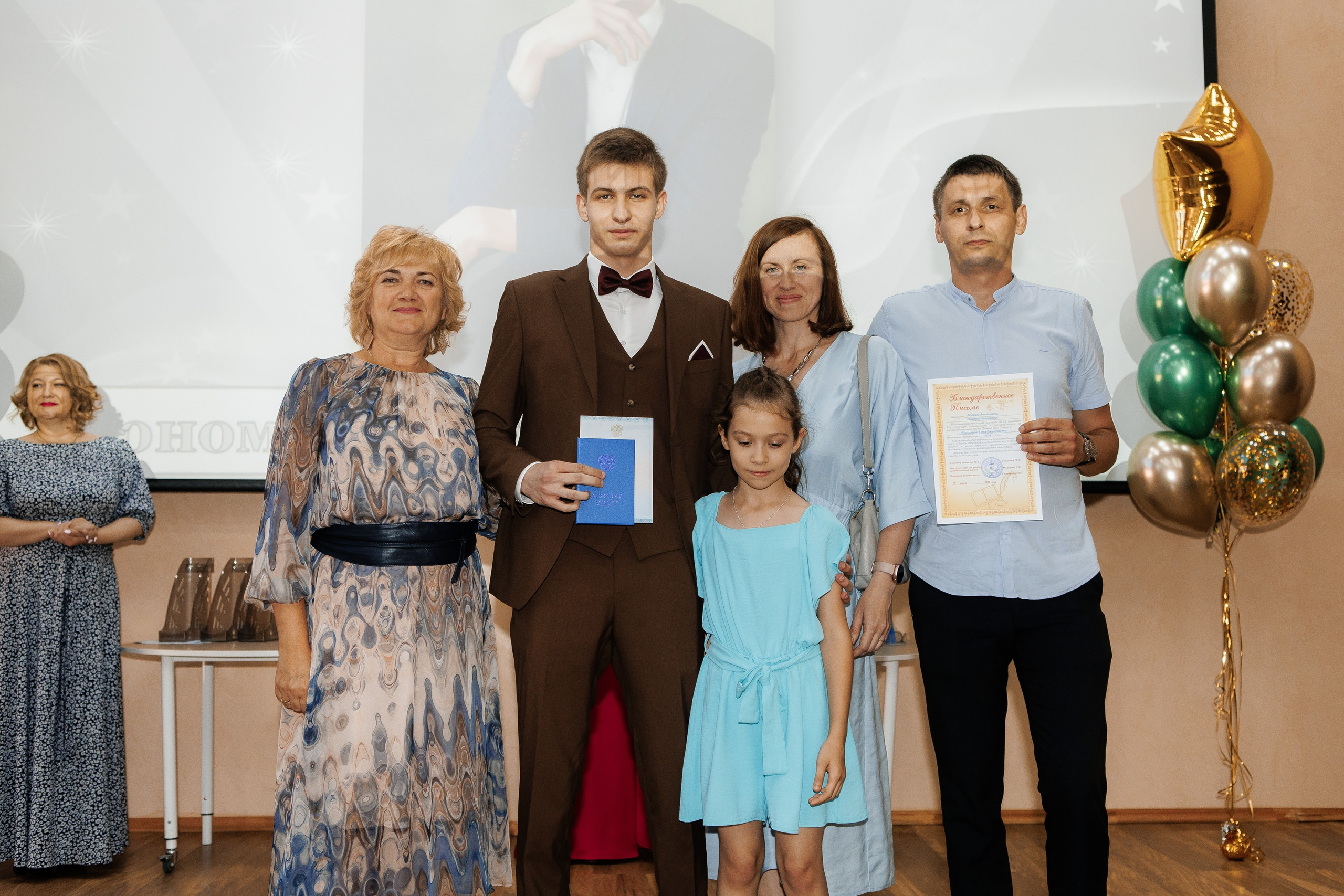 Выпускной Гимназия 12 2024 г. Свадебный и портретный Фотограф в Липецке Дмитрий Котюков