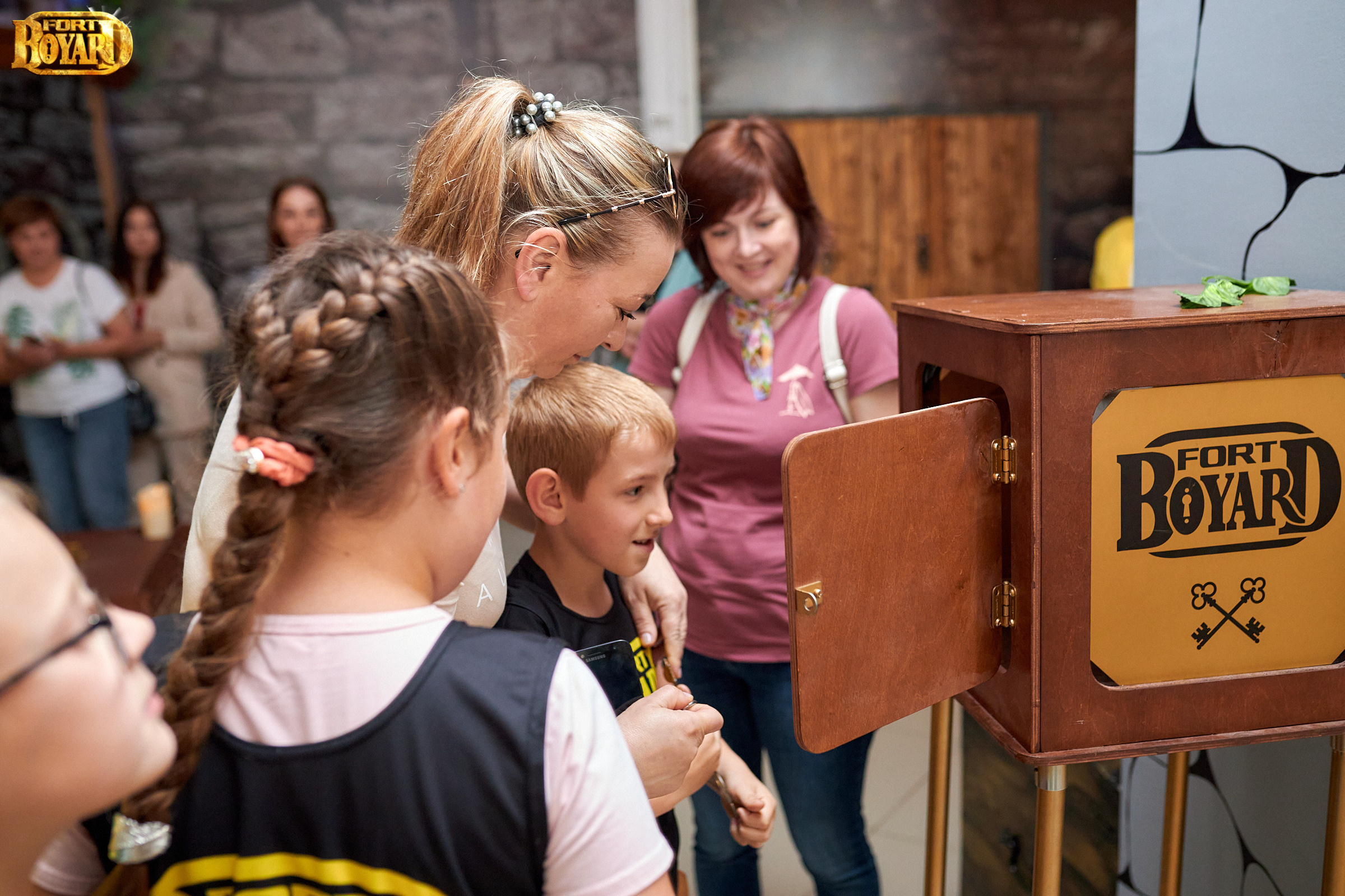 Форд Боярд. Выпускной 4 класс. Фотограф Валерий Савиовский