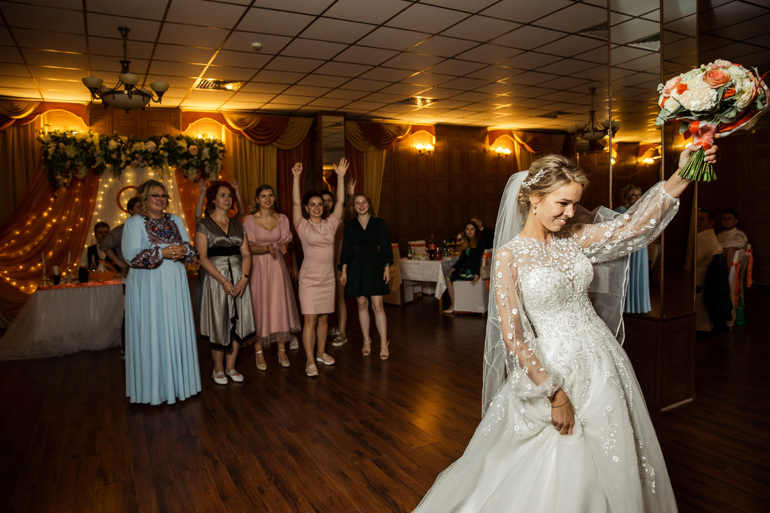 Влад и Карина. Ведущий на свадьбу в Москве Зубков Алексей