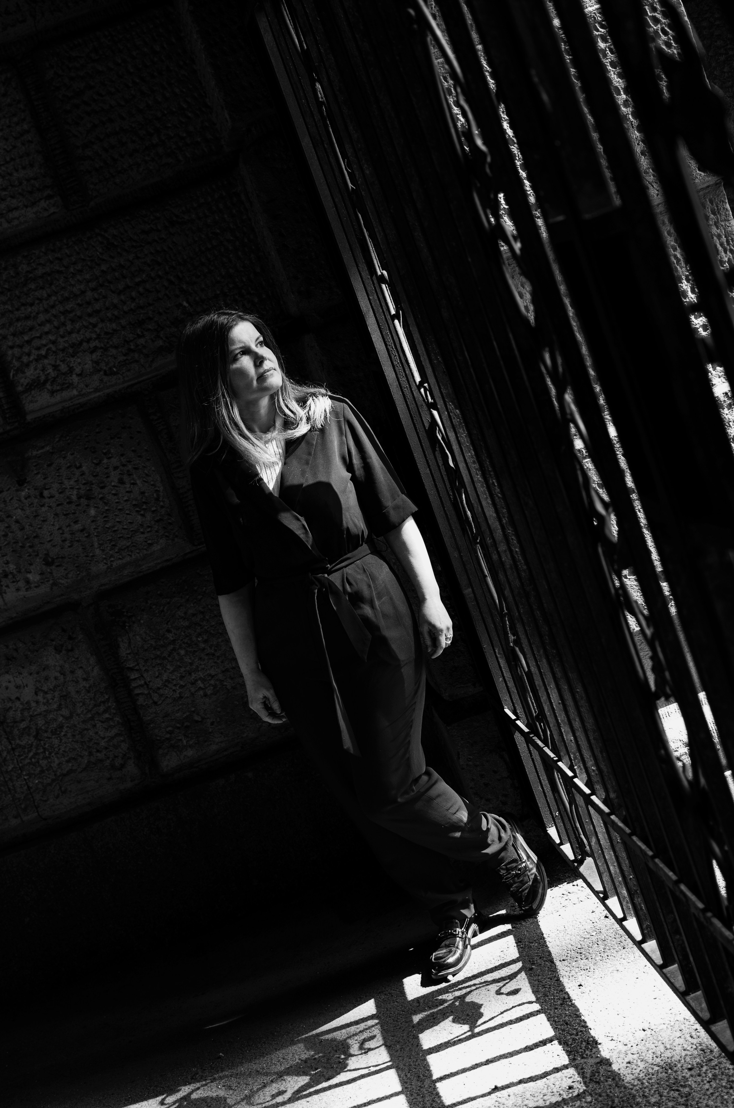 Фотопрогулка по питерским дворикам и парадным в формате разведки новых мест. Портретный и репортажный фотограф в Санкт-Петербурге Варвара Жукова