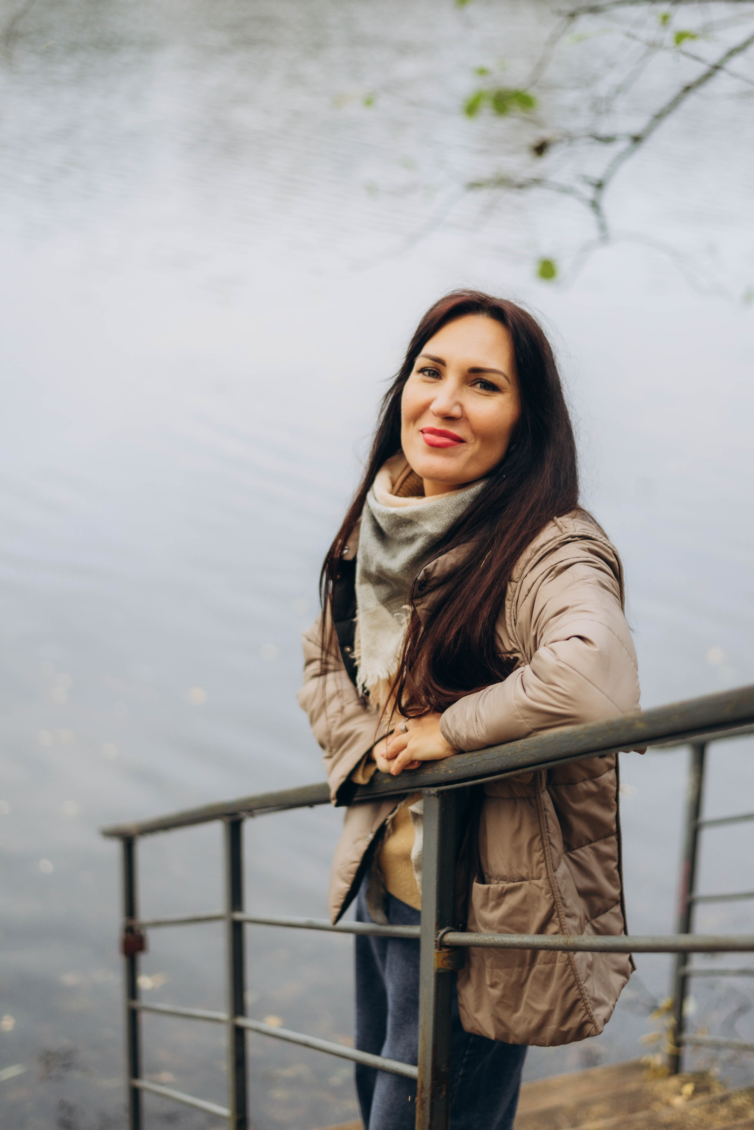 Прогулочная фотоссесия для девушки в парке. Семейный фотограф в Железнодорожном Масаева Елена