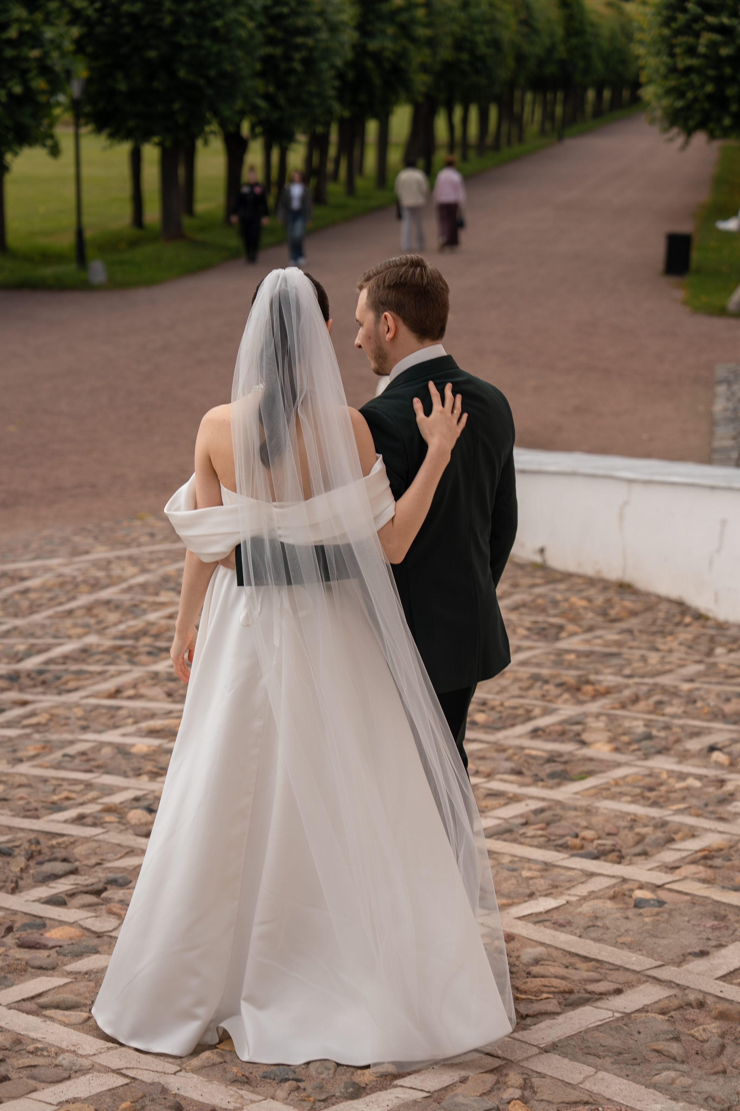 Влад и Илина в Кусково. Свадебный фотограф в Москве Анна Полушина