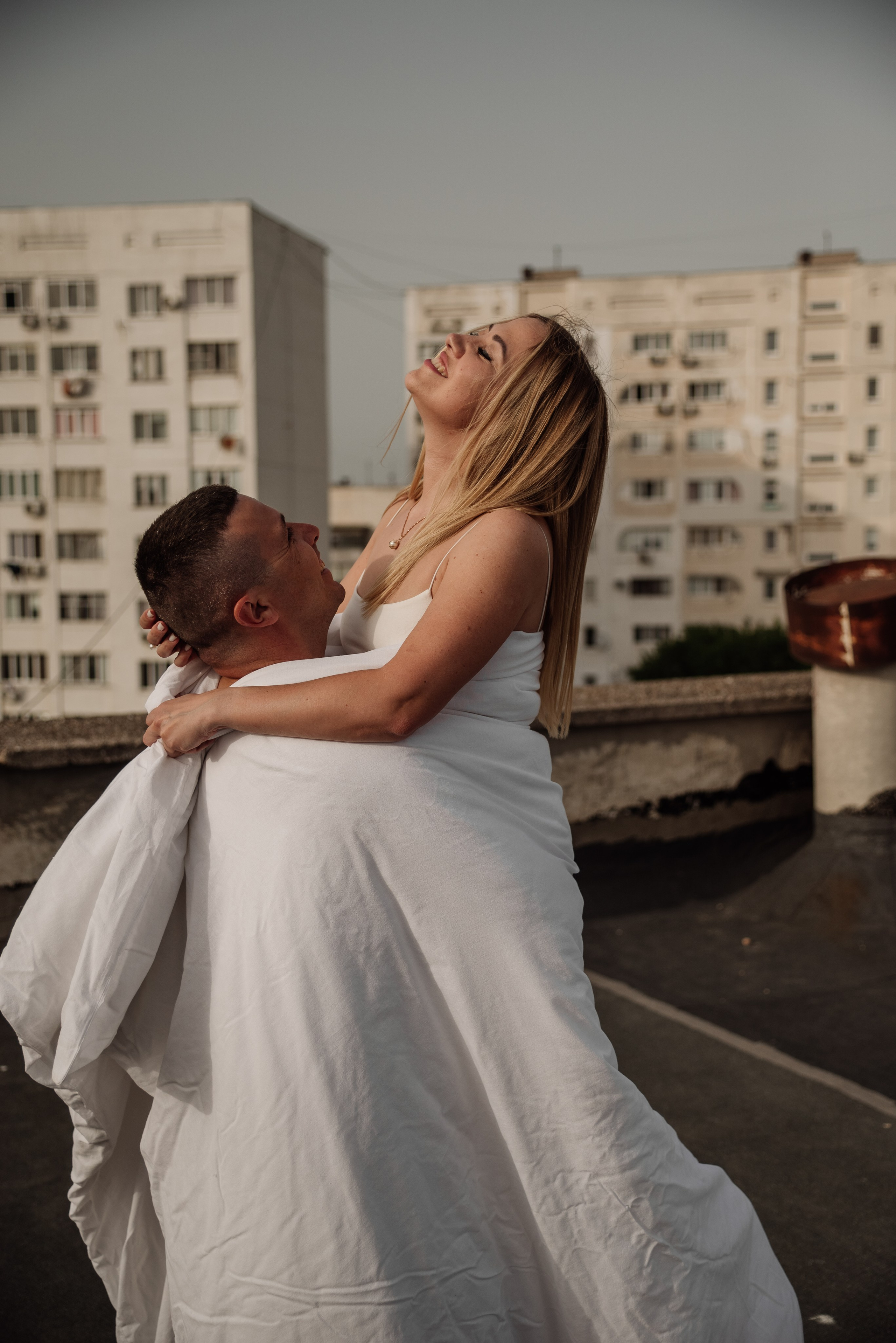 На крыше в одеялах. Свадебный фотограф Анна Хочева