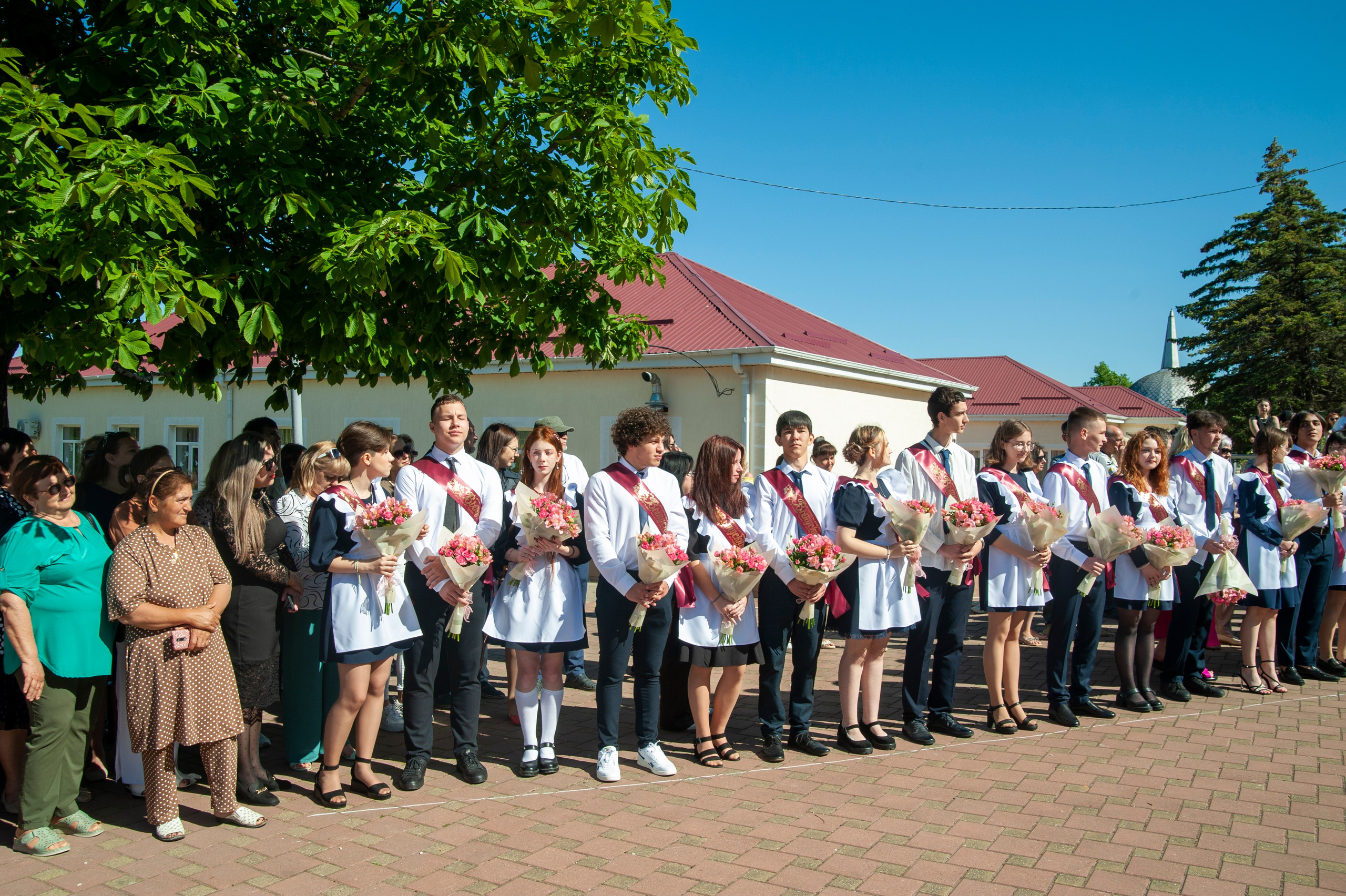 Последний Звонок МАОУ СОШ № 17 им. Эдуарда Есаяна — Архипо-Осиповка. Свадебный и семейный фотограф Денис Лукьянов в Краснодаре, Краснодарском крае и Республике Крым