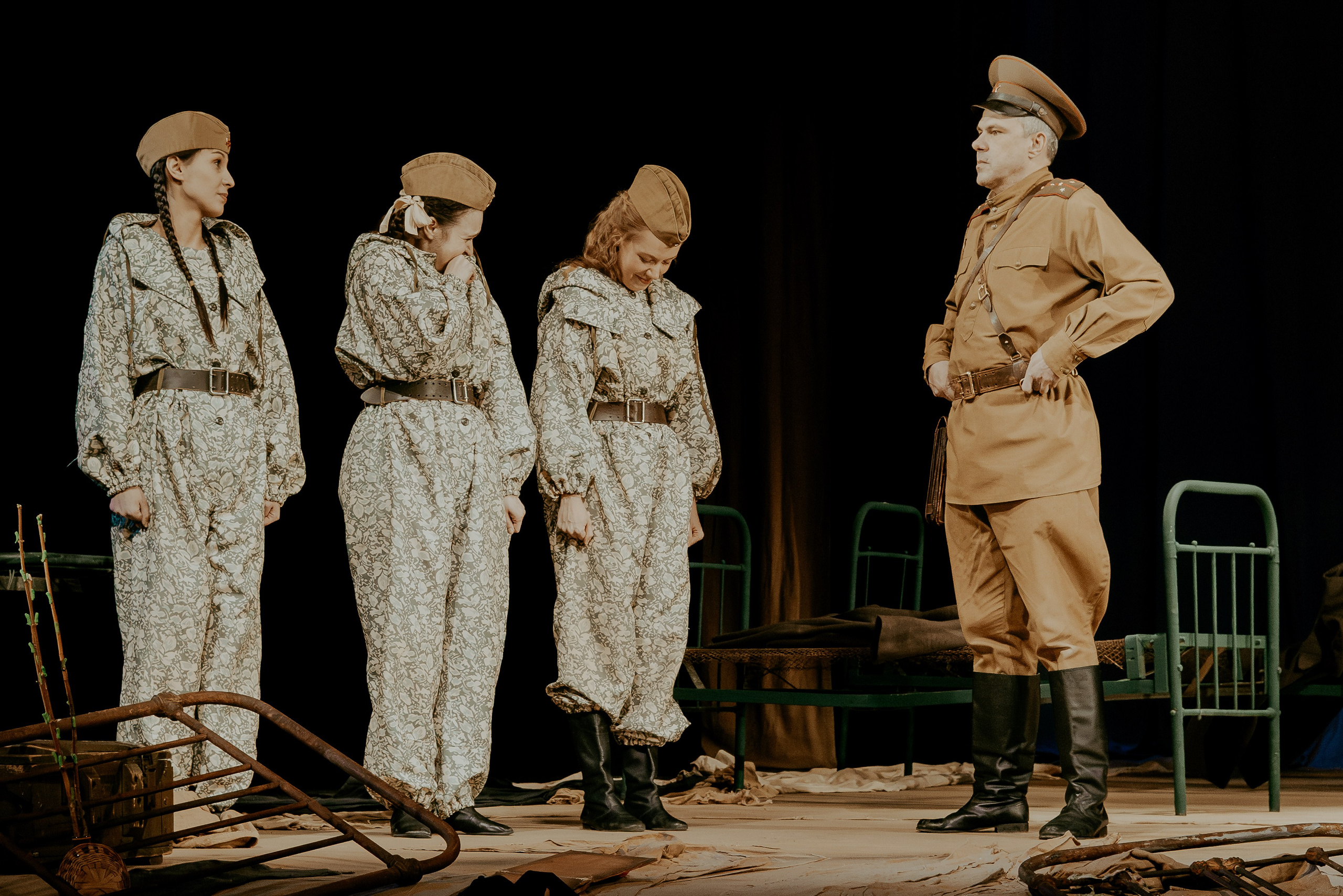 Театр Юного Зрителя " Не покидай меня». Фотограф Марк Файзулин