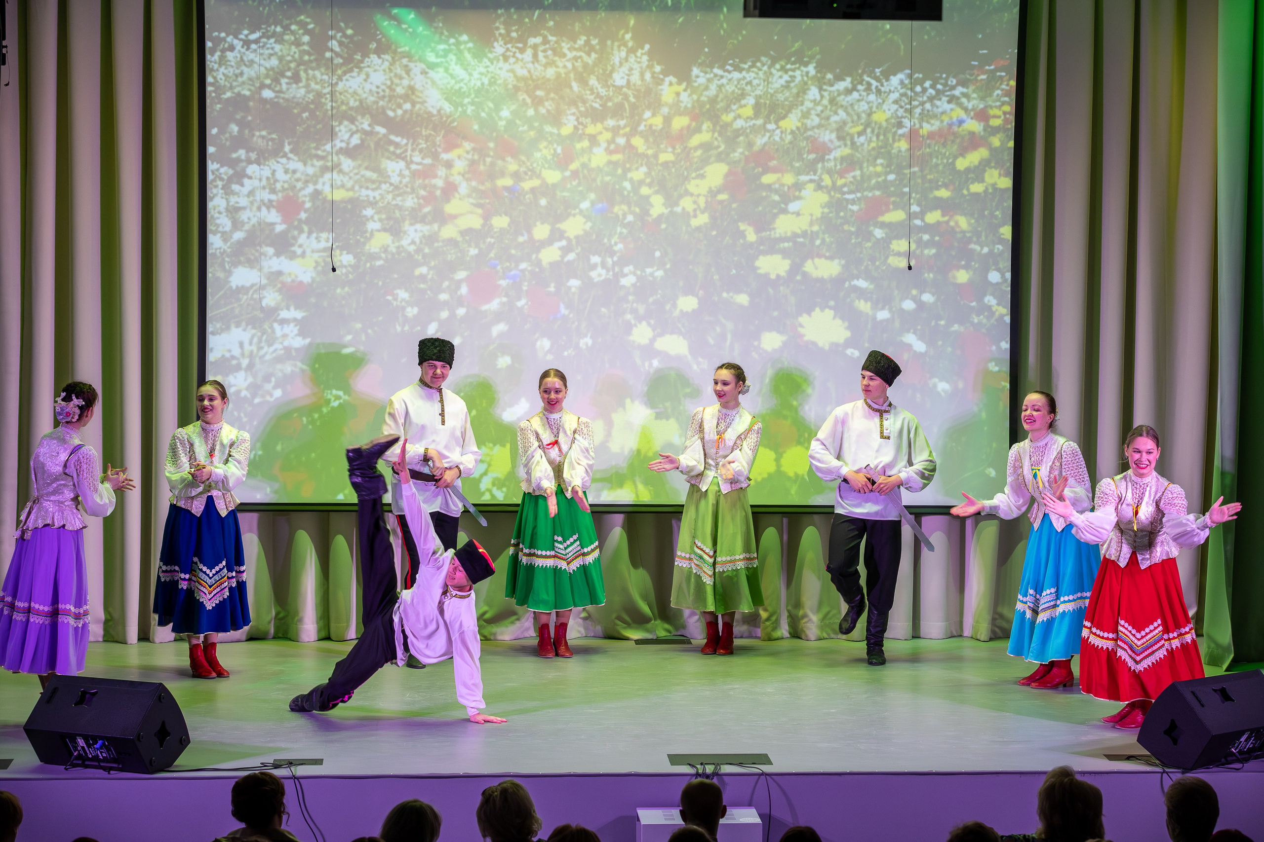 Фото и видео на выпускной в школе и детском саду. Свадебный, семейный видеограф и фотограф в Екатеринбурге Николай Рыков