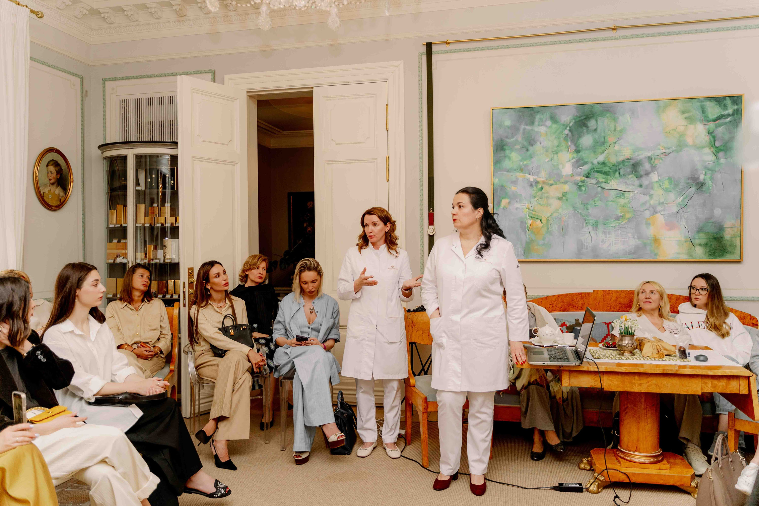 Изящная лекция в клинике в центре Москвы. Фотограф и видеограф в Москве и Абу Даби Мария Кулагина