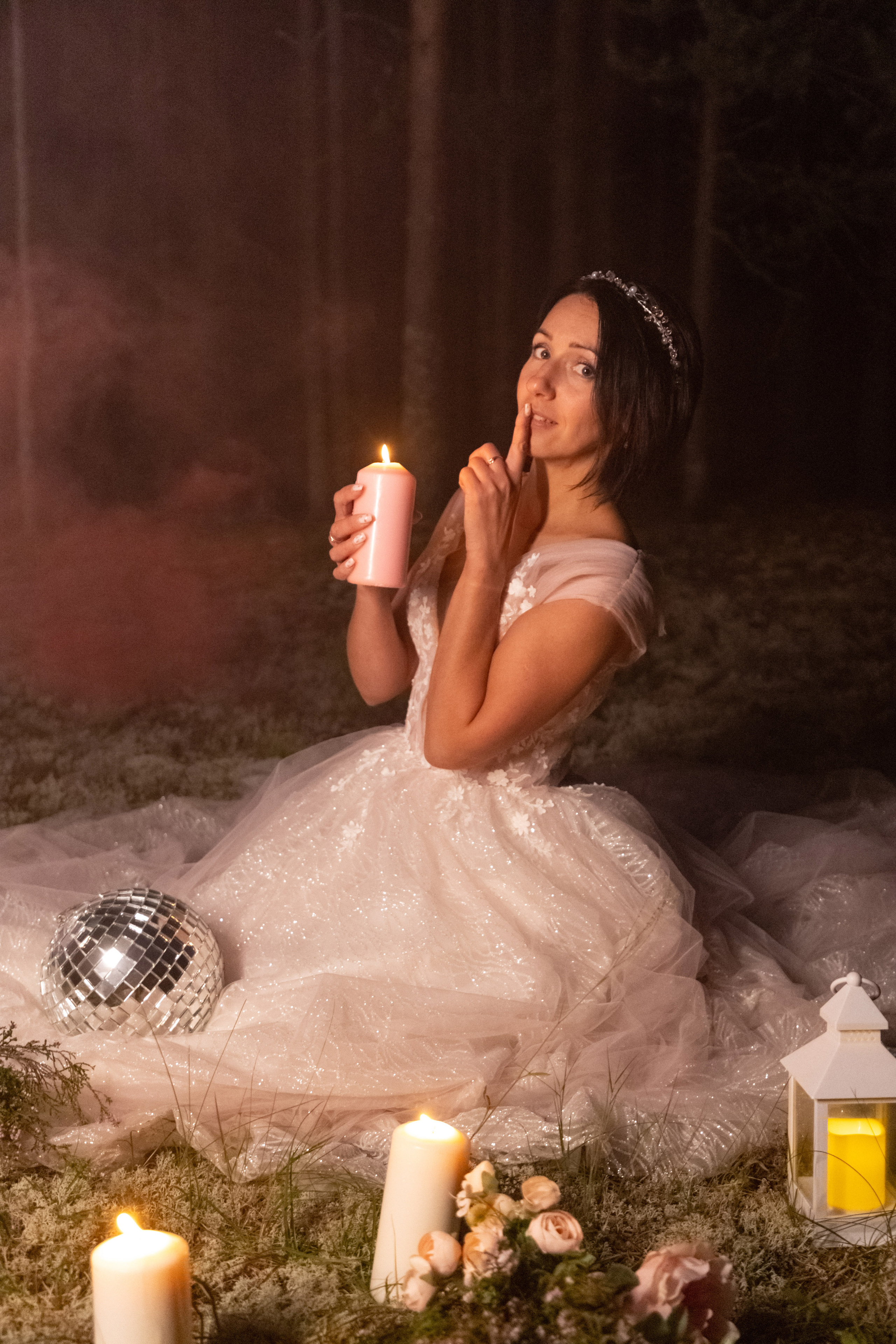 Фотосессия в лесу с дымом и цветным светом. Коммерческий фотограф Андрей Тремасов