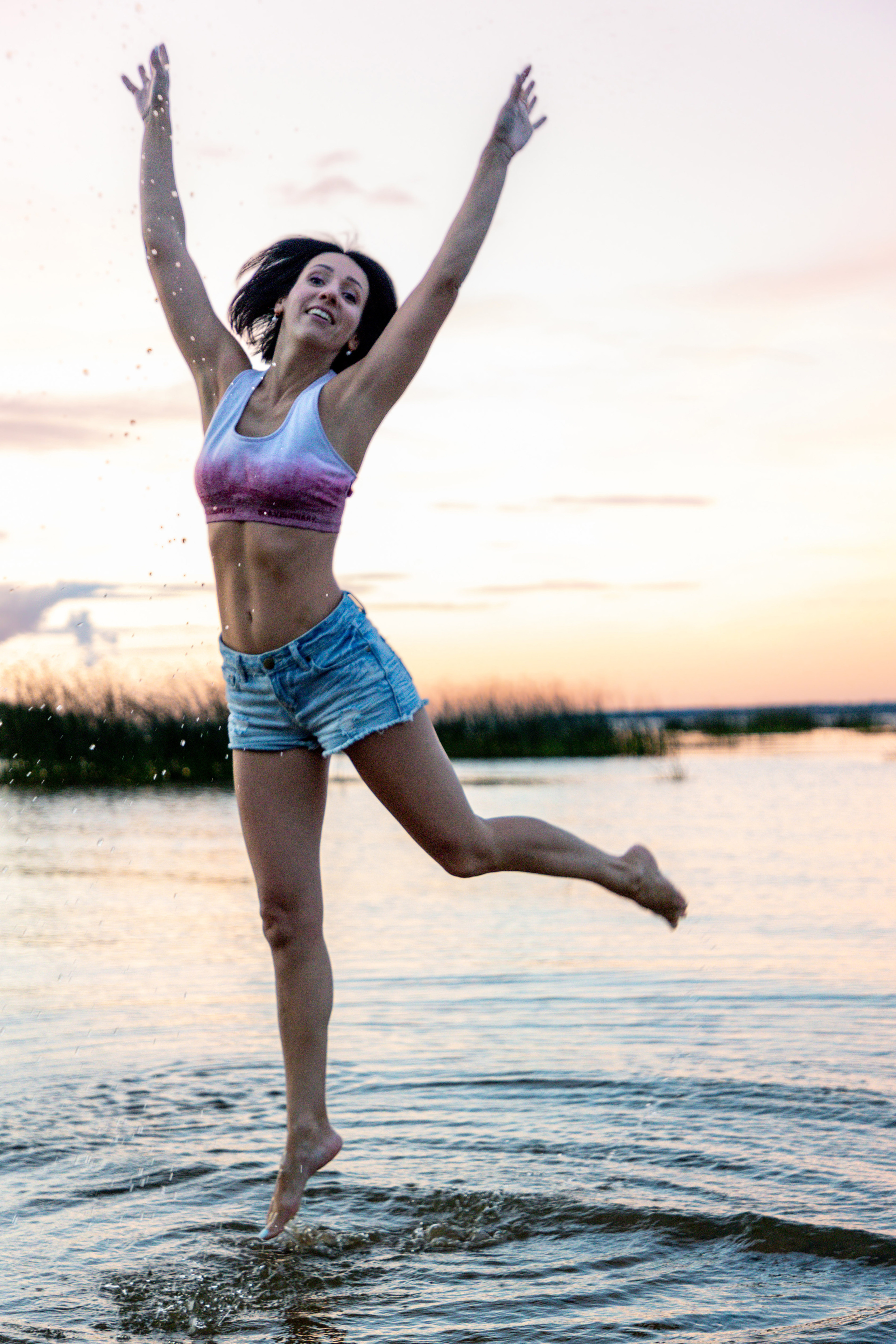 Фотосессия в лесу с дымом и цветным светом. Коммерческий фотограф Андрей Тремасов