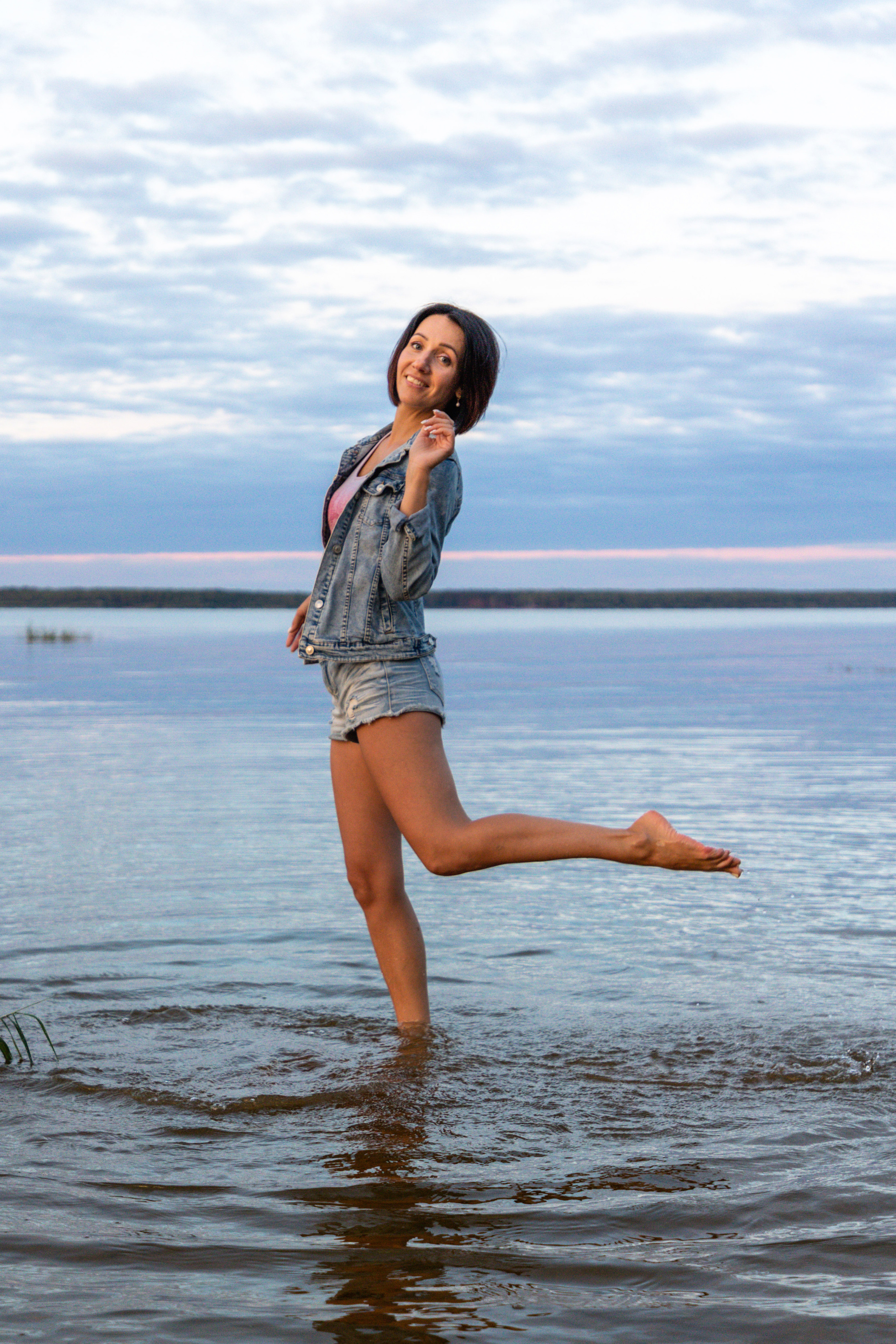 Фотосессия в лесу с дымом и цветным светом. Коммерческий фотограф Андрей Тремасов