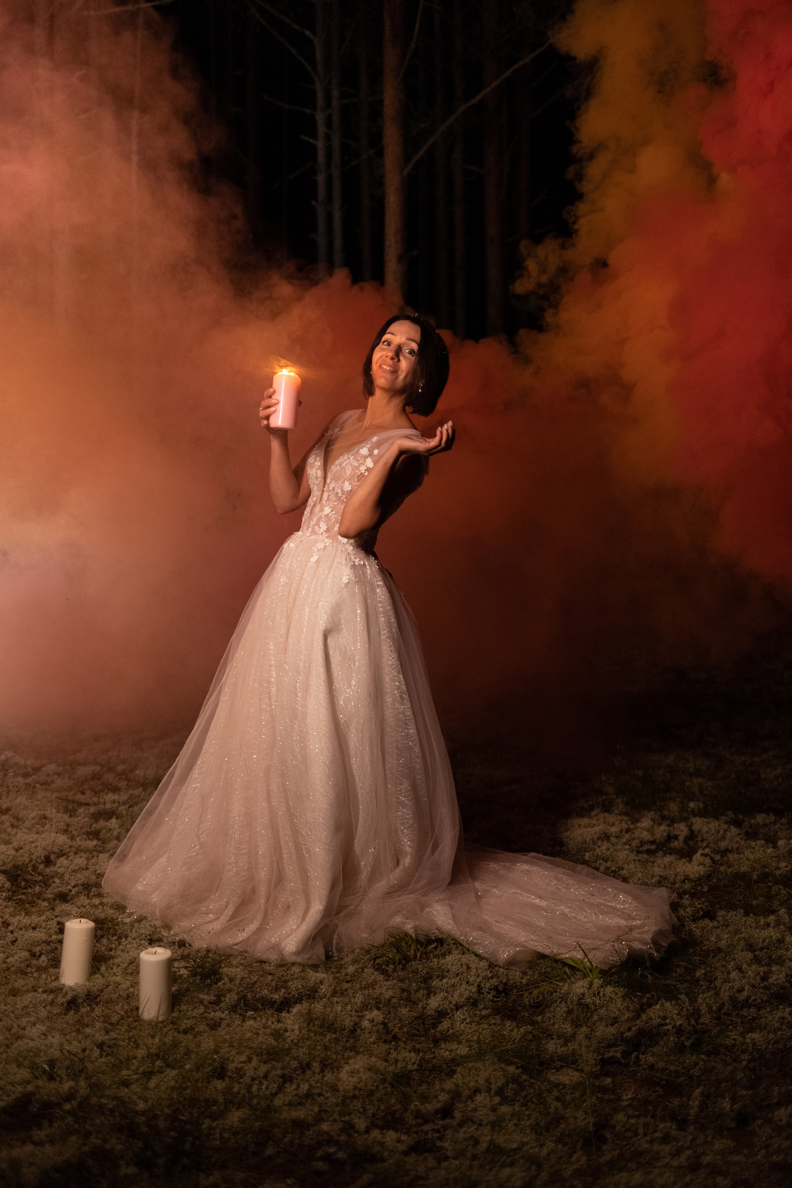 Фотосессия в лесу с дымом и цветным светом. Коммерческий фотограф Андрей Тремасов