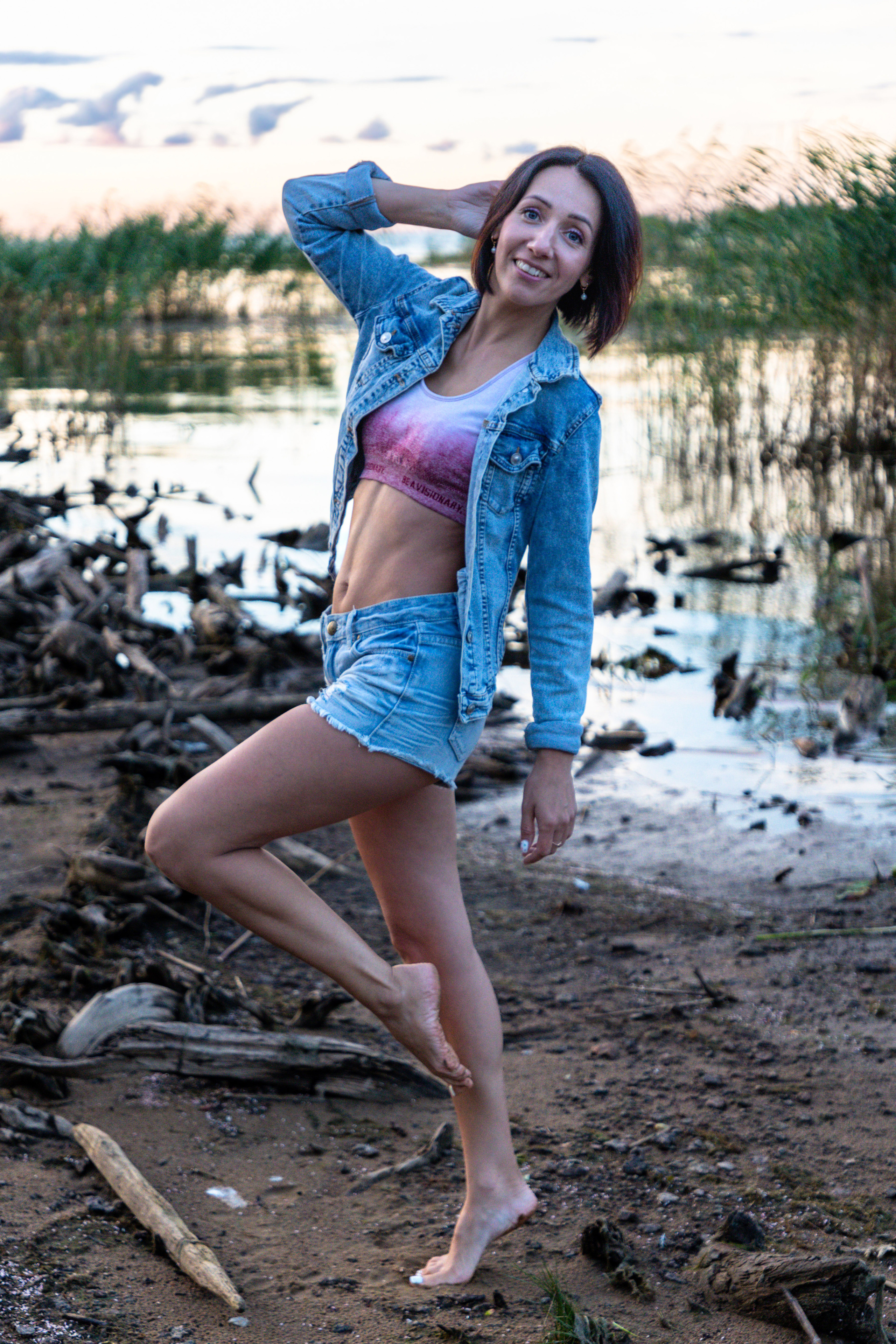 Фотосессия в лесу с дымом и цветным светом. Коммерческий фотограф Андрей Тремасов