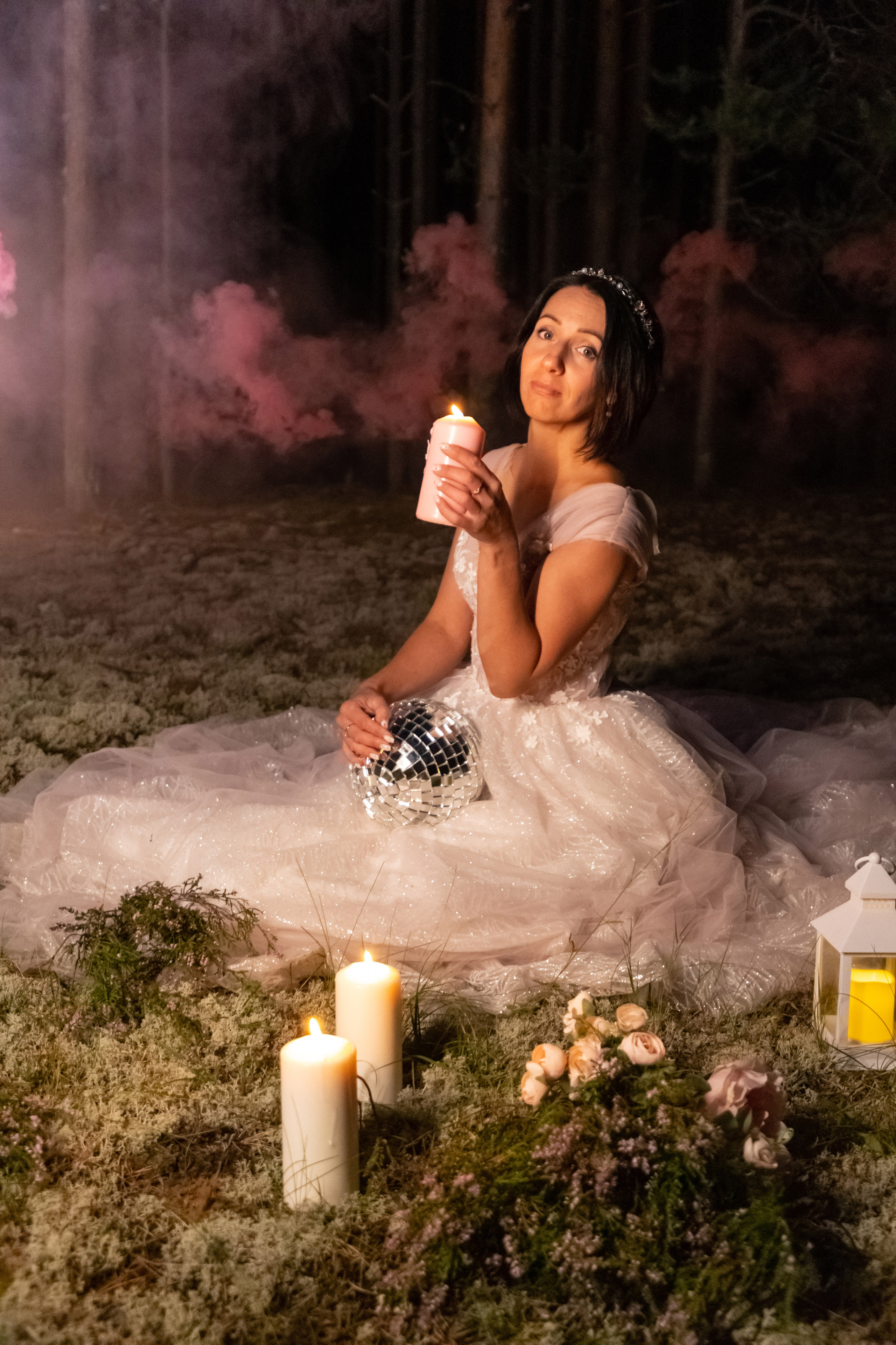 Фотосессия в лесу с дымом и цветным светом. Коммерческий фотограф Андрей Тремасов