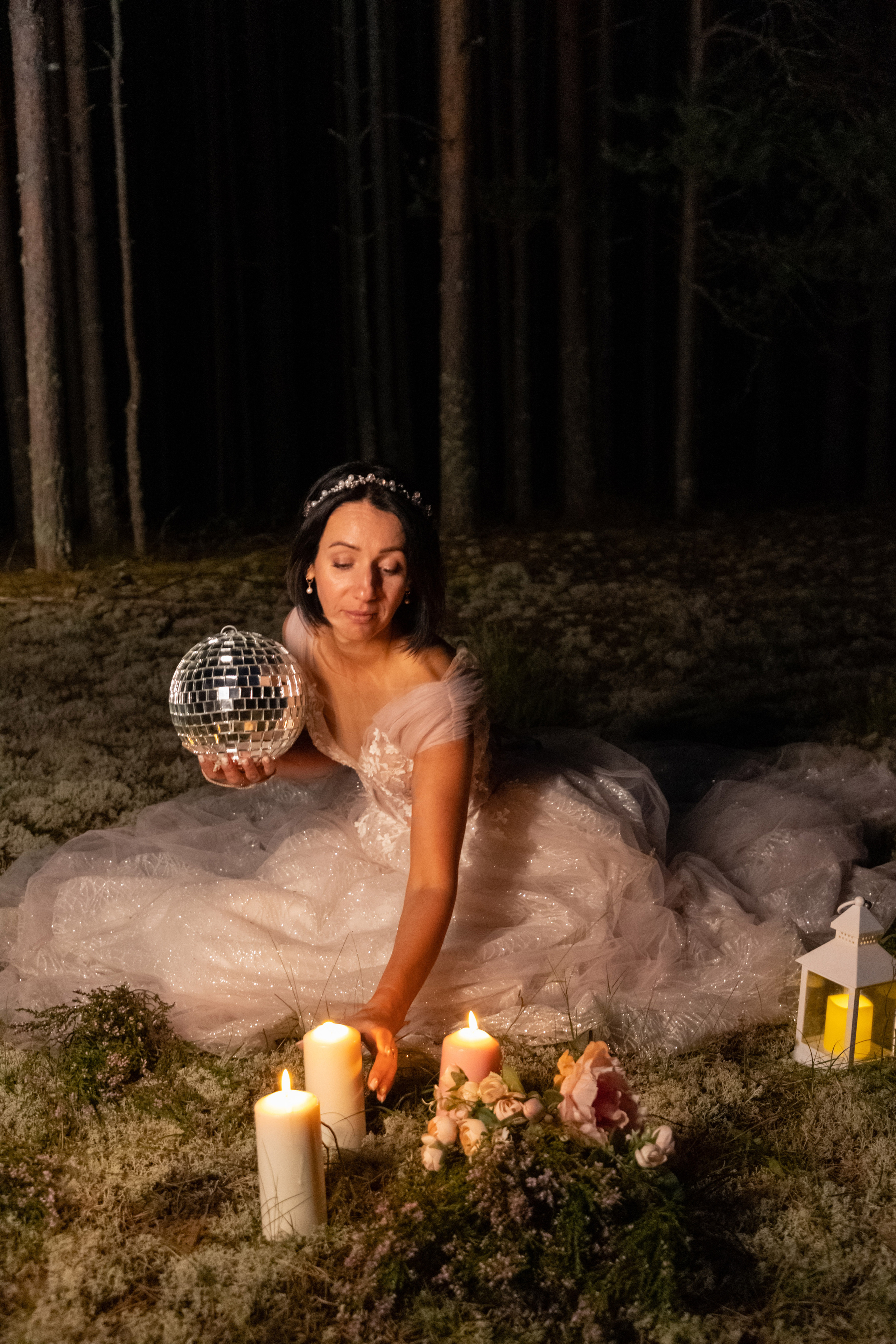 Фотосессия в лесу с дымом и цветным светом. Коммерческий фотограф Андрей Тремасов