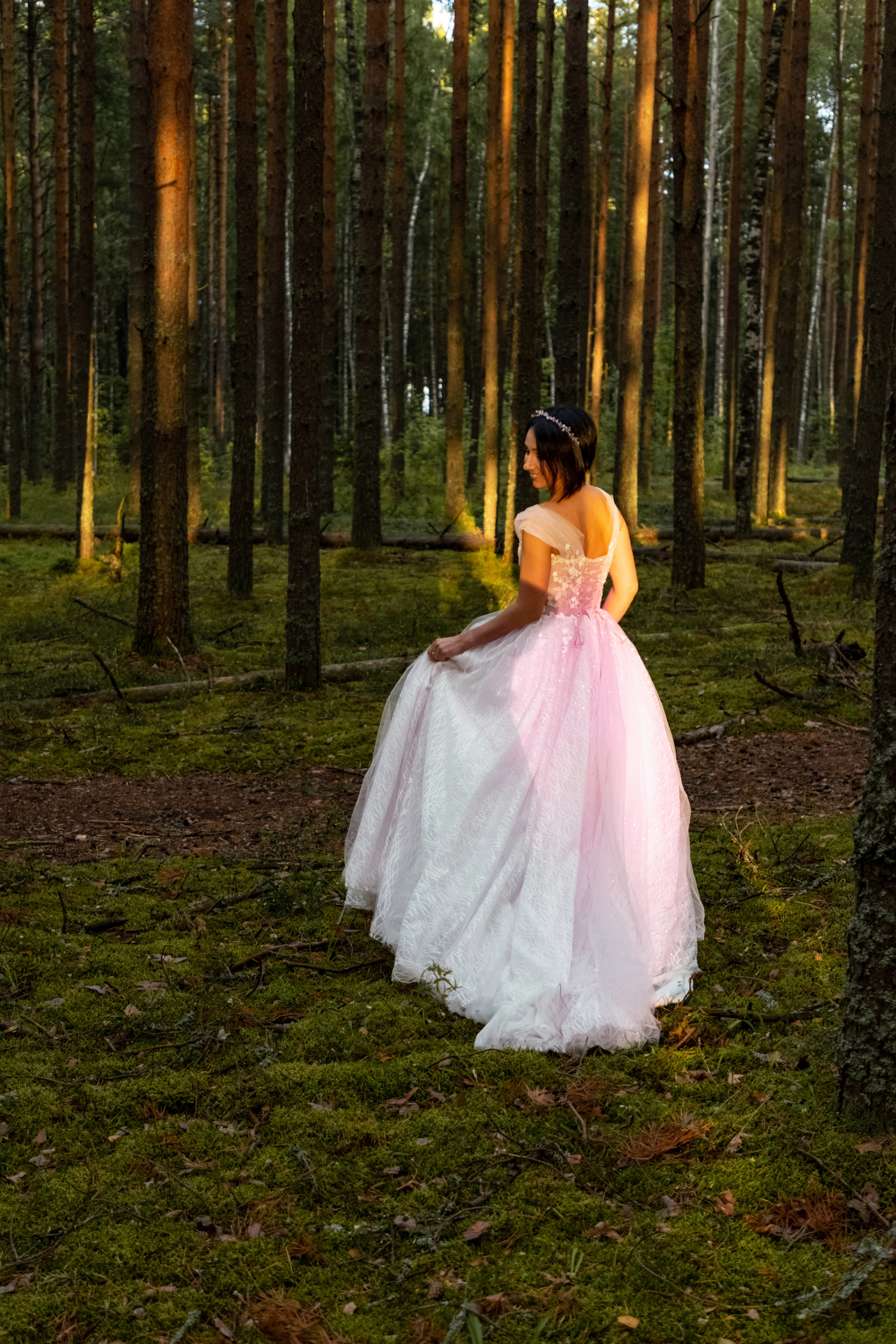 Фотосессия в лесу с дымом и цветным светом. Коммерческий фотограф Андрей Тремасов