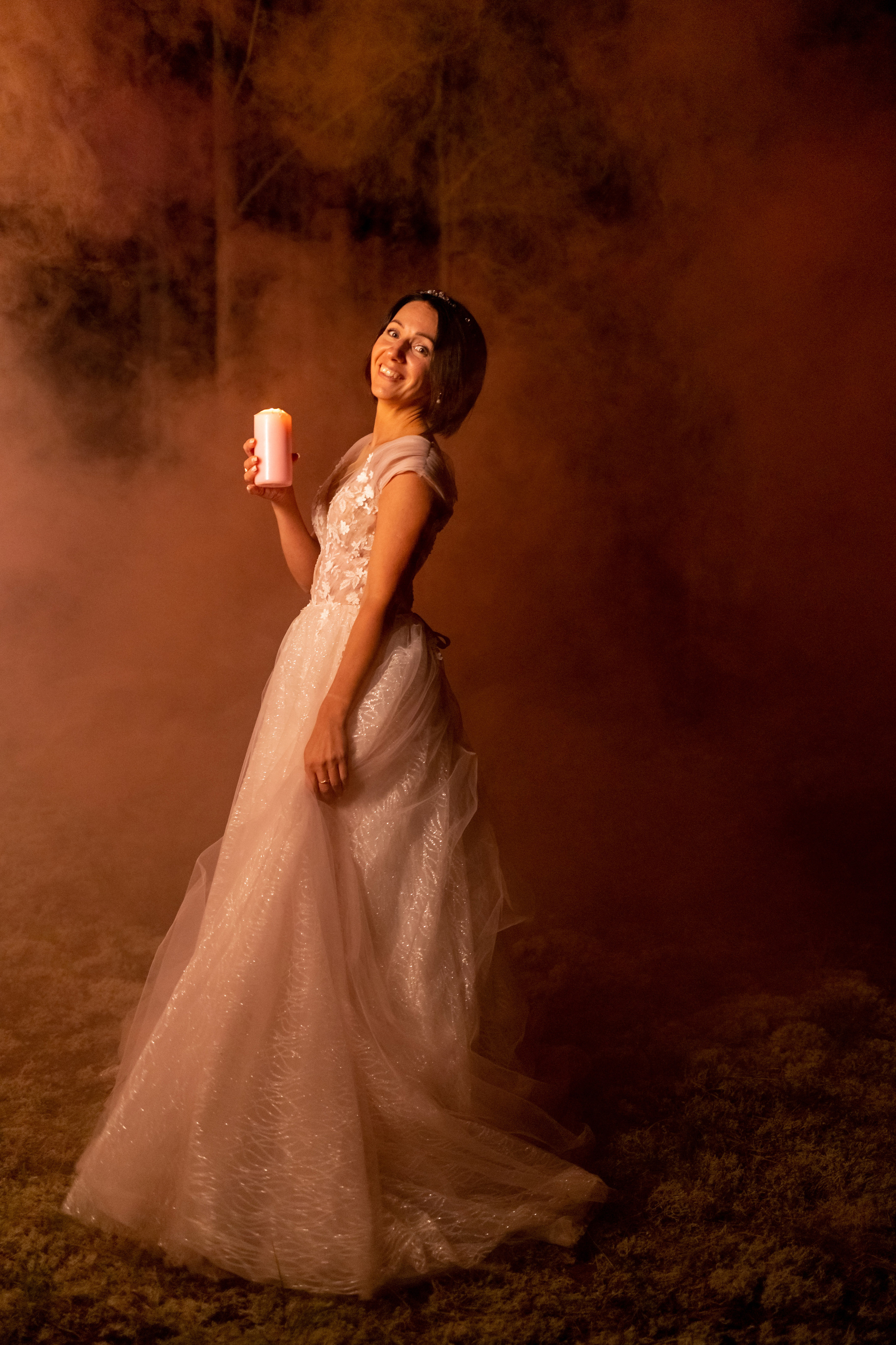 Фотосессия в лесу с дымом и цветным светом. Коммерческий фотограф Андрей Тремасов