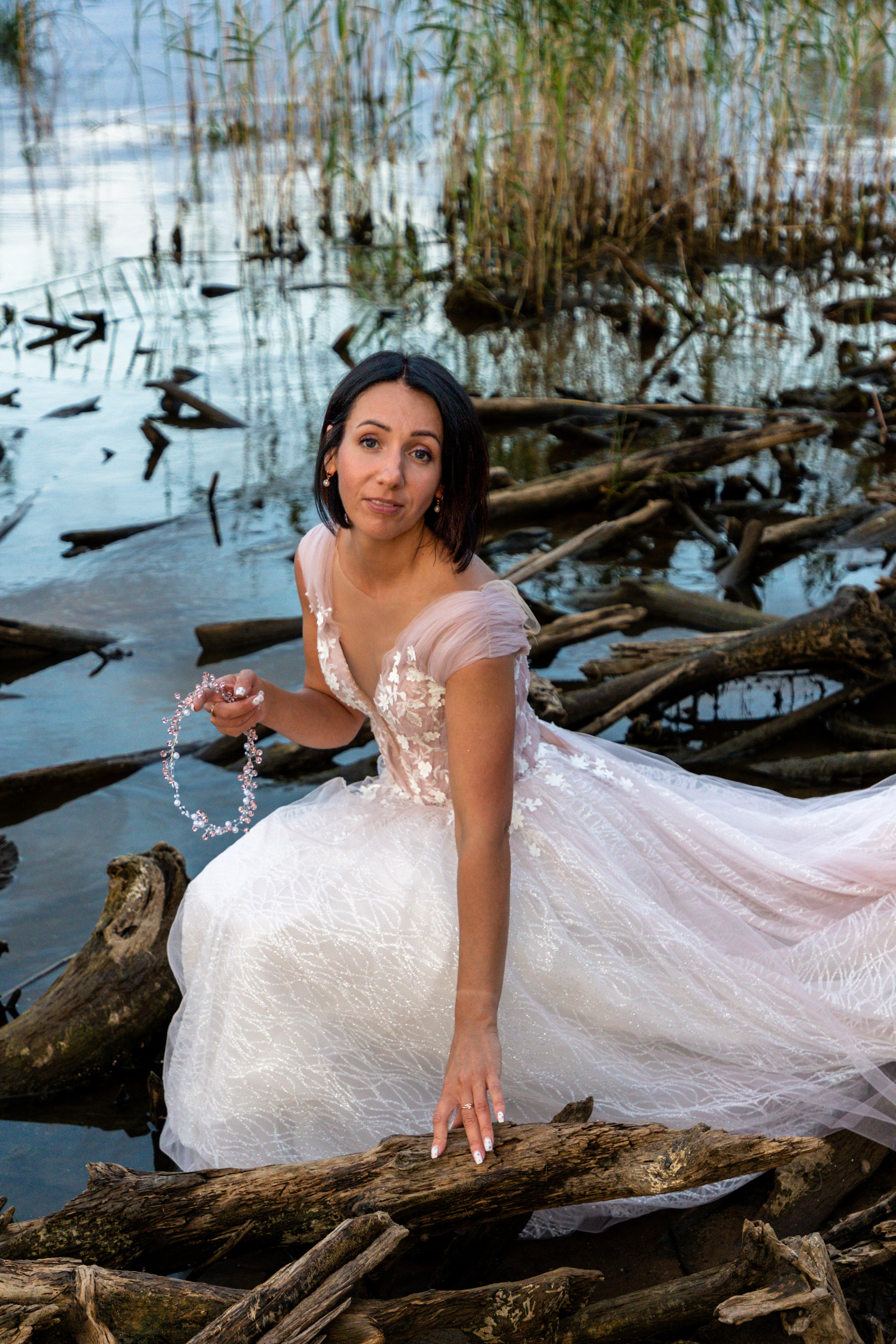 Фотосессия в лесу с дымом и цветным светом. Коммерческий фотограф Андрей Тремасов