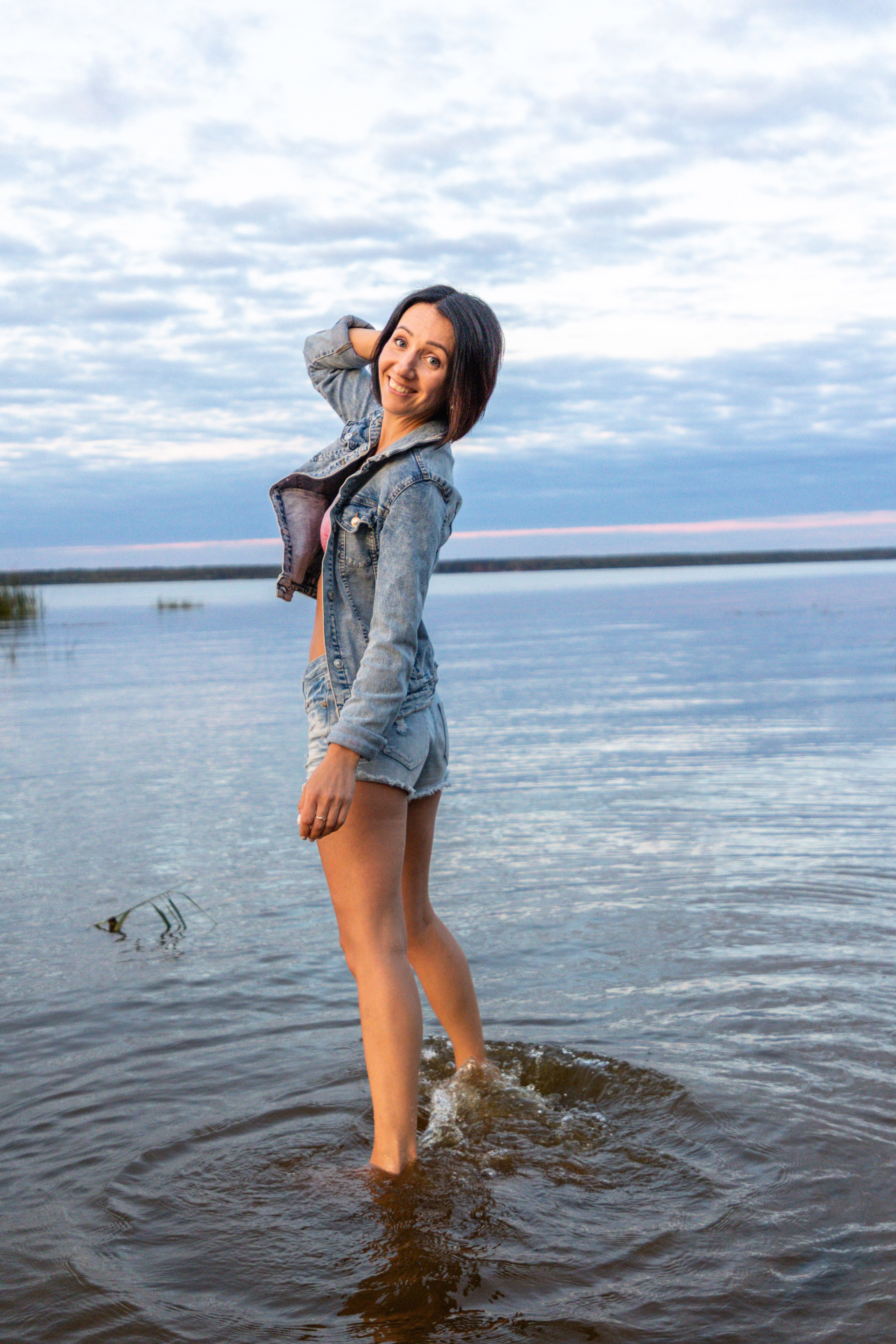 Фотосессия в лесу с дымом и цветным светом. Коммерческий фотограф Андрей Тремасов