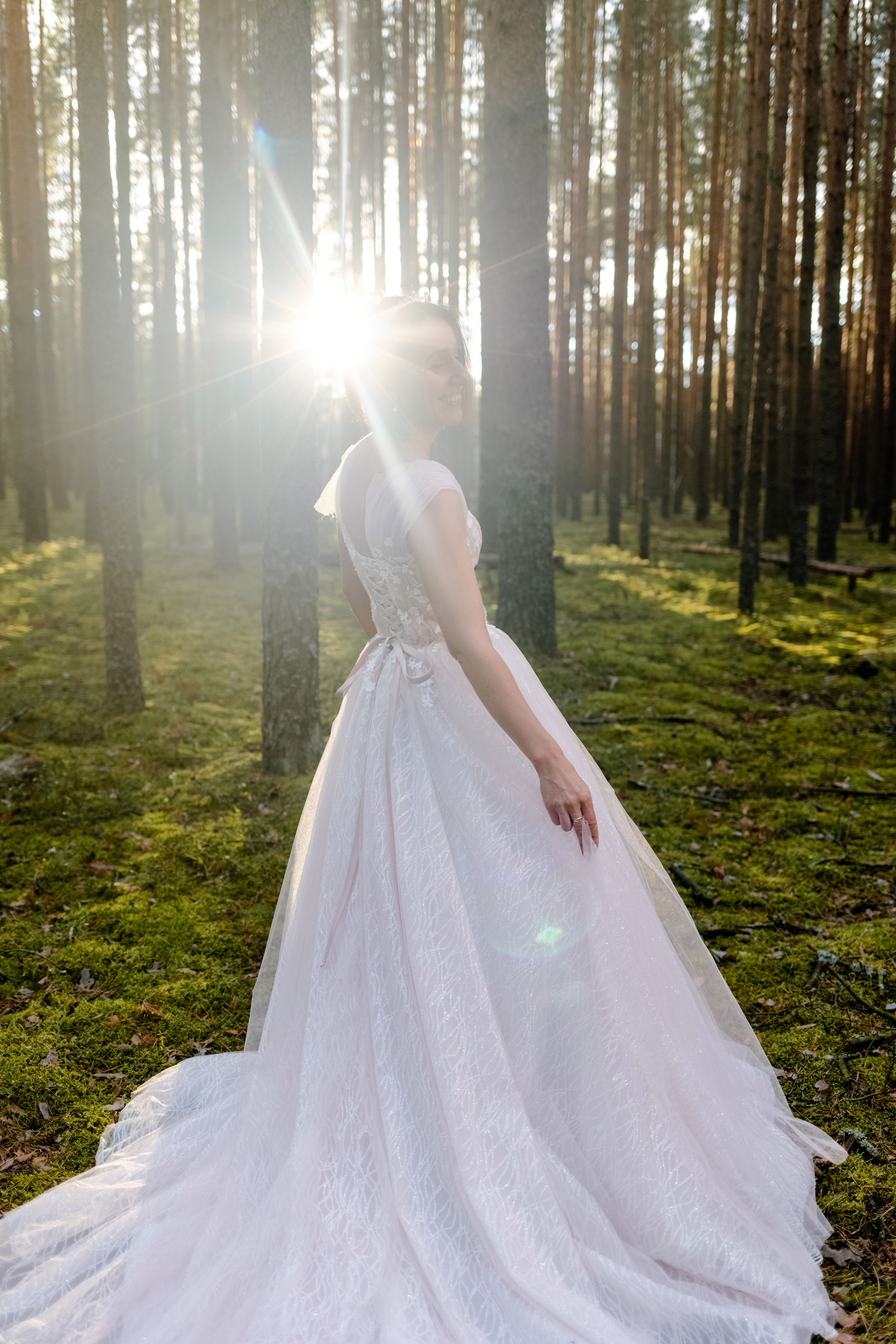 Фотосессия в лесу с дымом и цветным светом. Коммерческий фотограф Андрей Тремасов