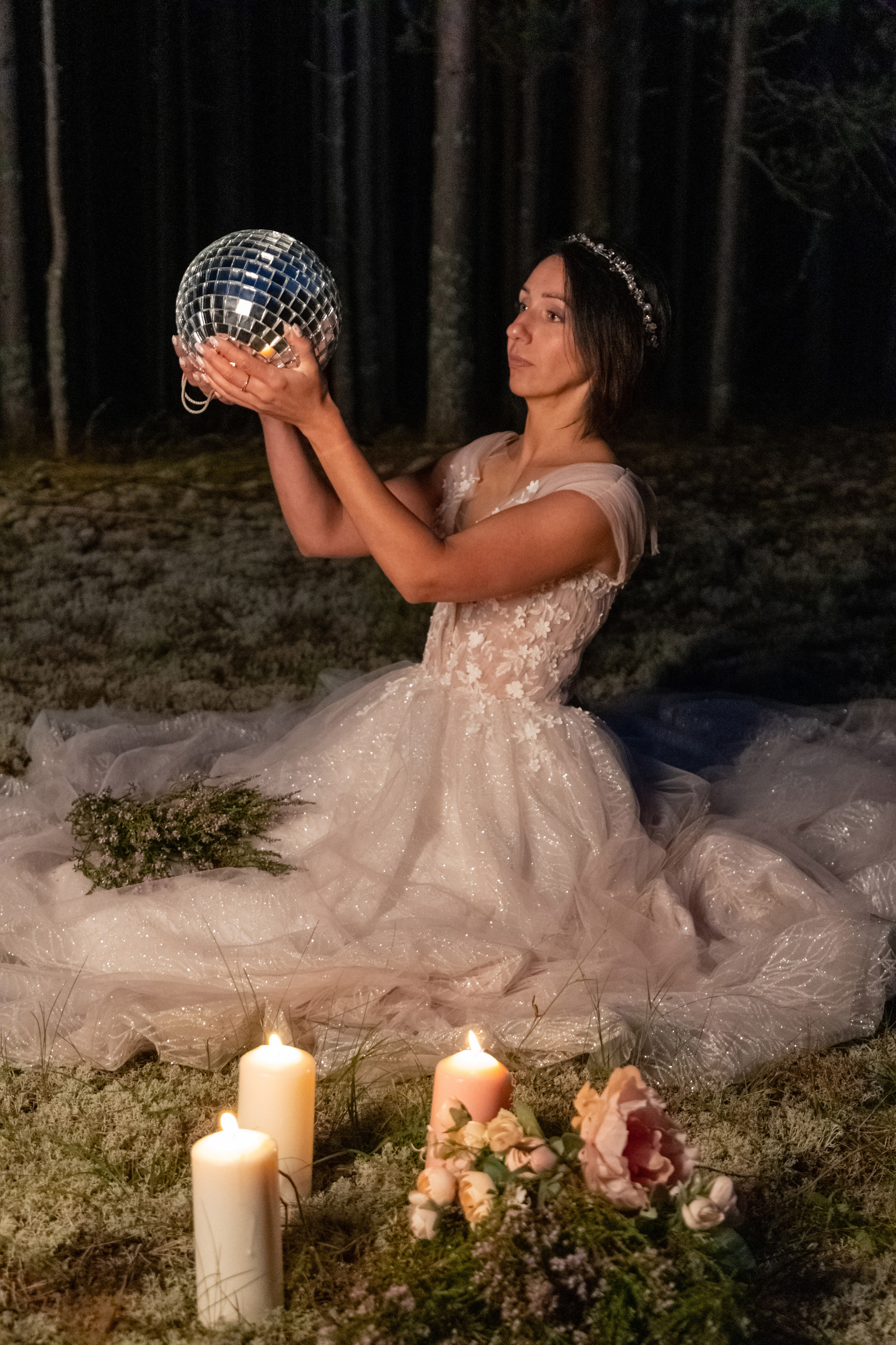 Фотосессия в лесу с дымом и цветным светом. Коммерческий фотограф Андрей Тремасов