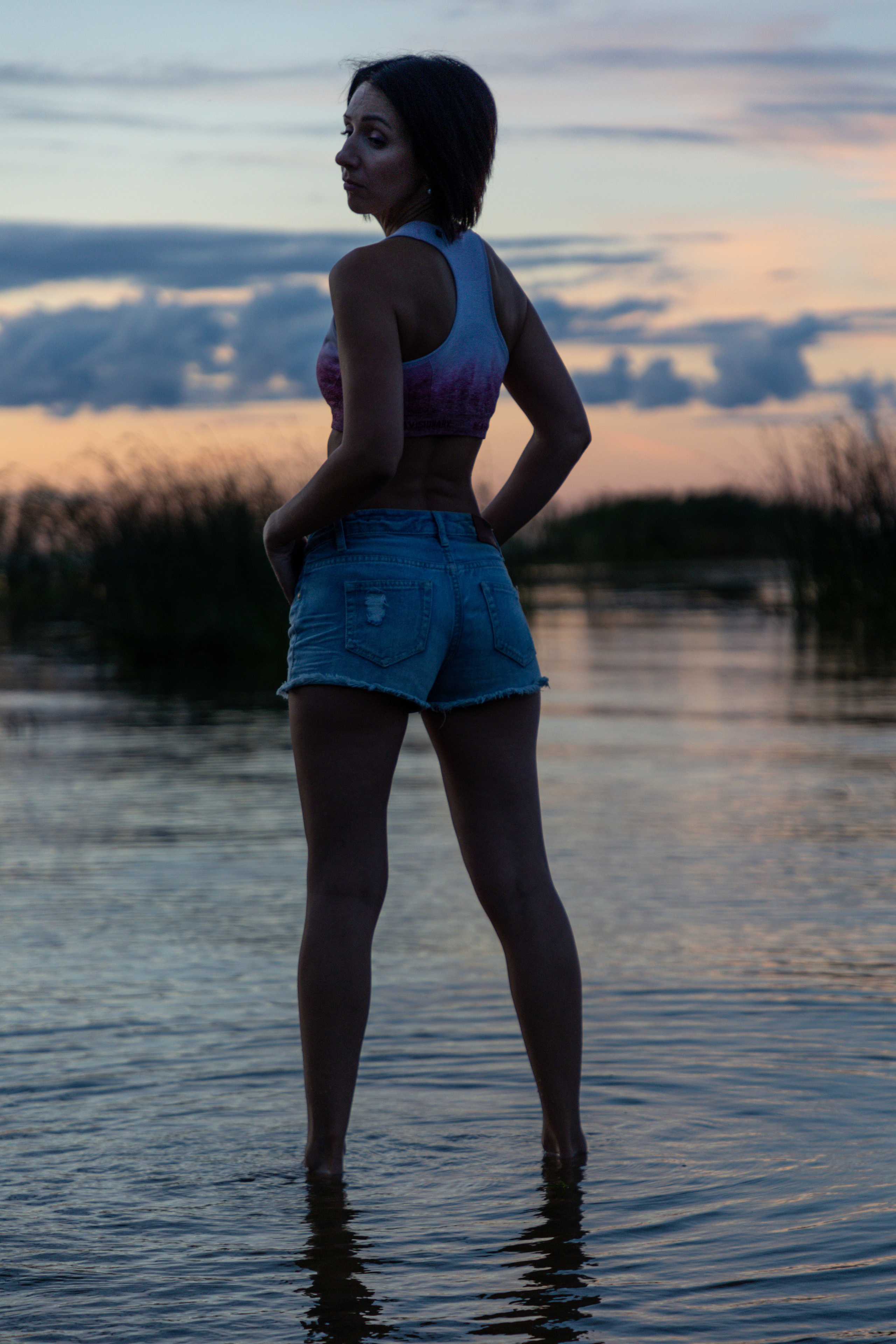 Фотосессия в лесу с дымом и цветным светом. Коммерческий фотограф Андрей Тремасов